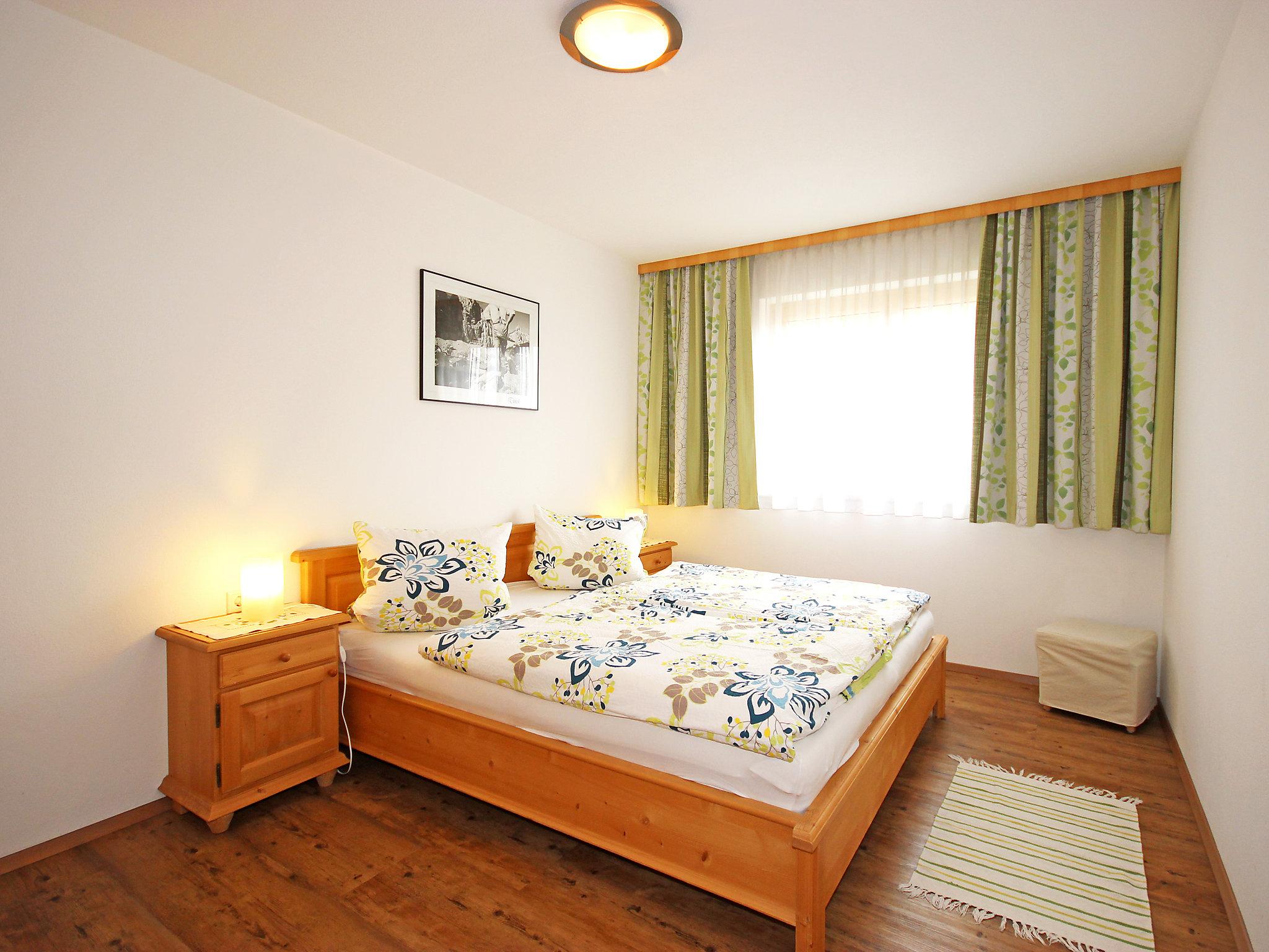 Foto 3 - Appartamento con 2 camere da letto a Fügen con vista sulle montagne