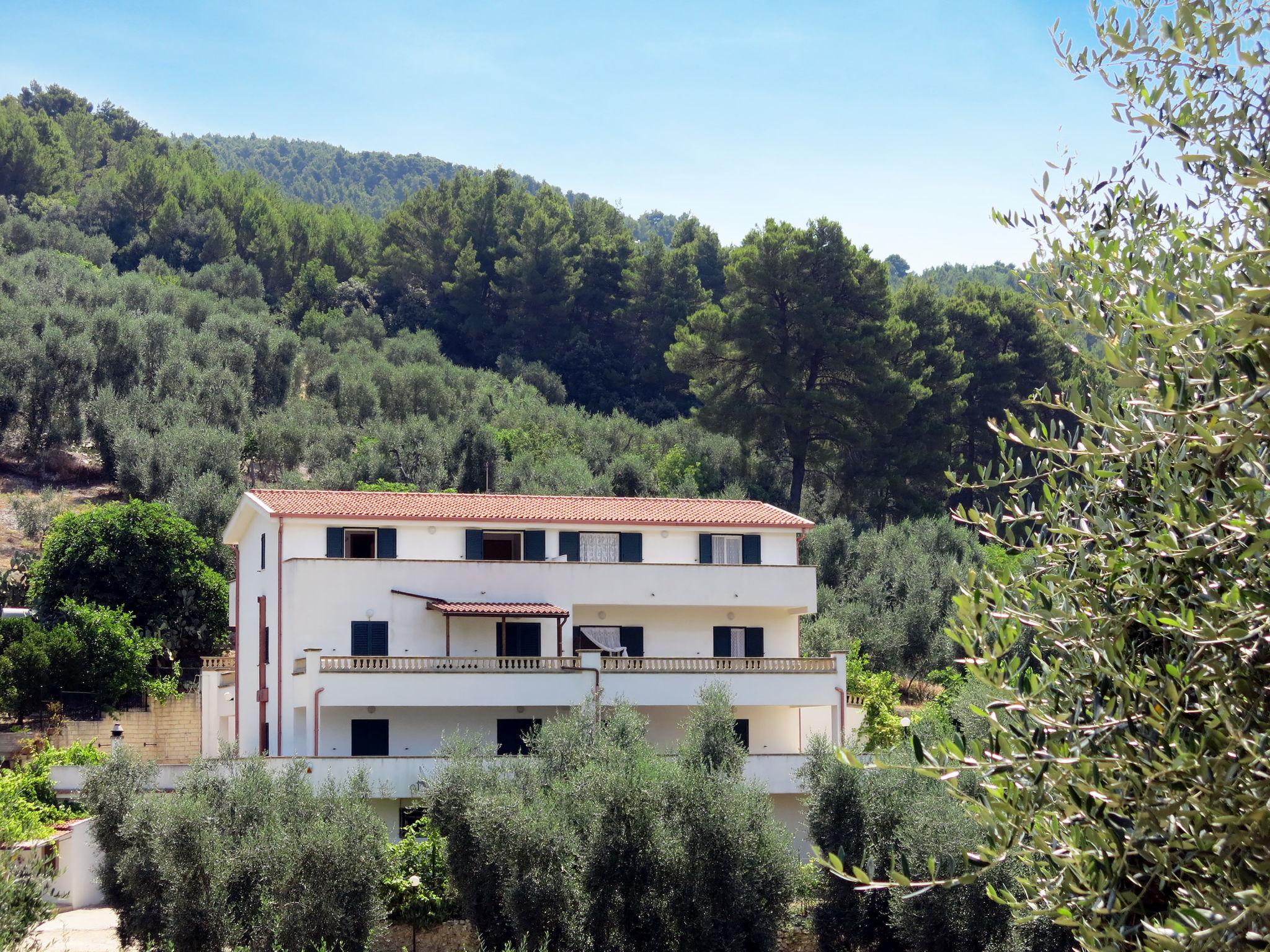 Foto 5 - Apartamento de 1 quarto em Peschici com jardim e vistas do mar