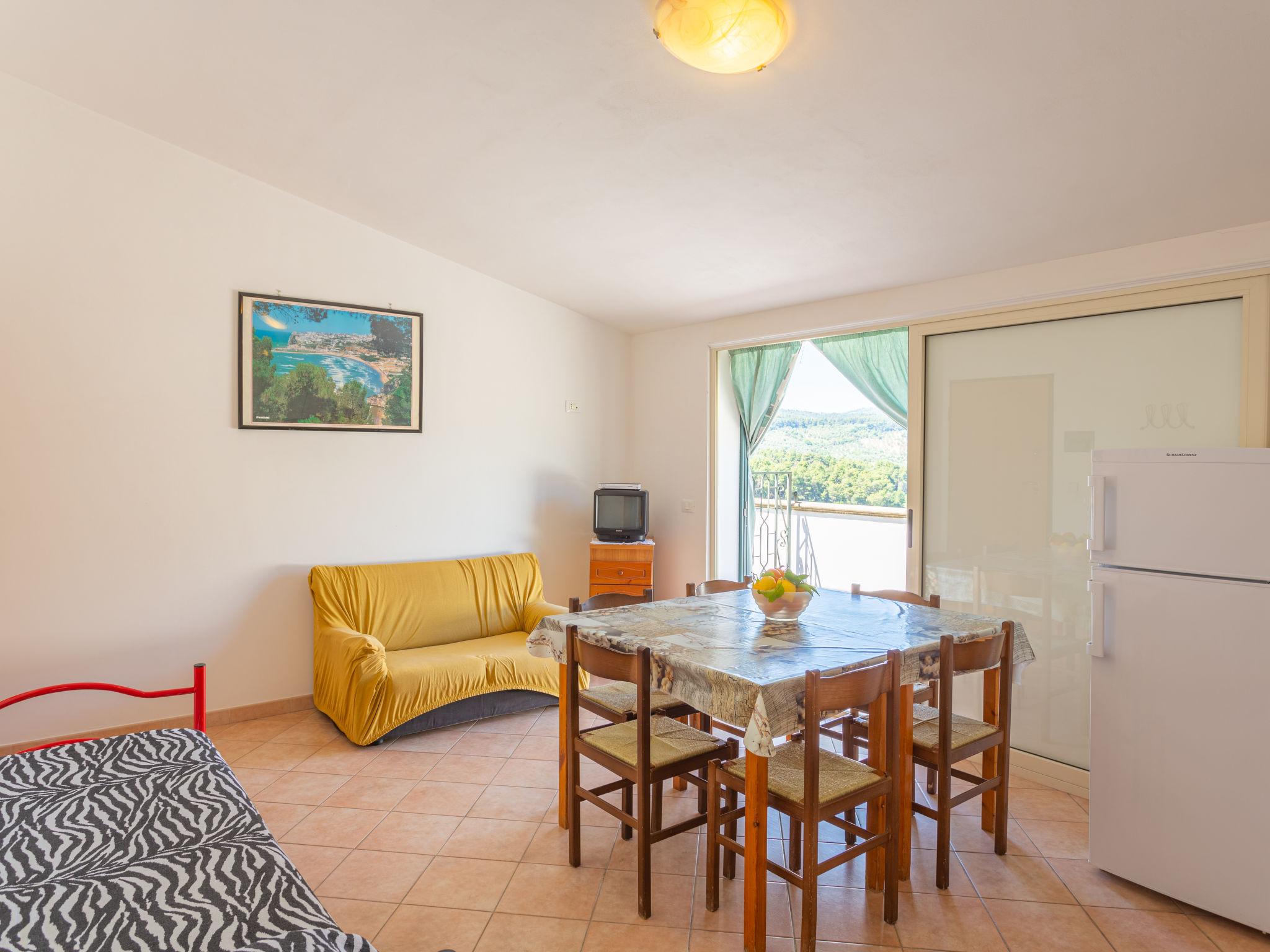 Foto 2 - Apartamento de 3 quartos em Peschici com jardim e vistas do mar