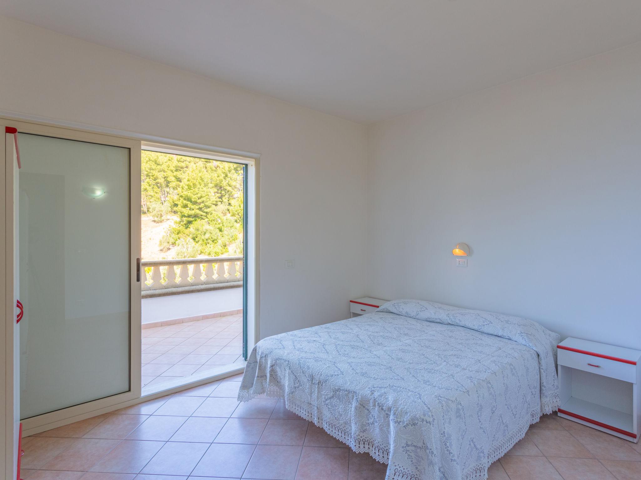 Foto 10 - Appartamento con 3 camere da letto a Peschici con giardino e vista mare