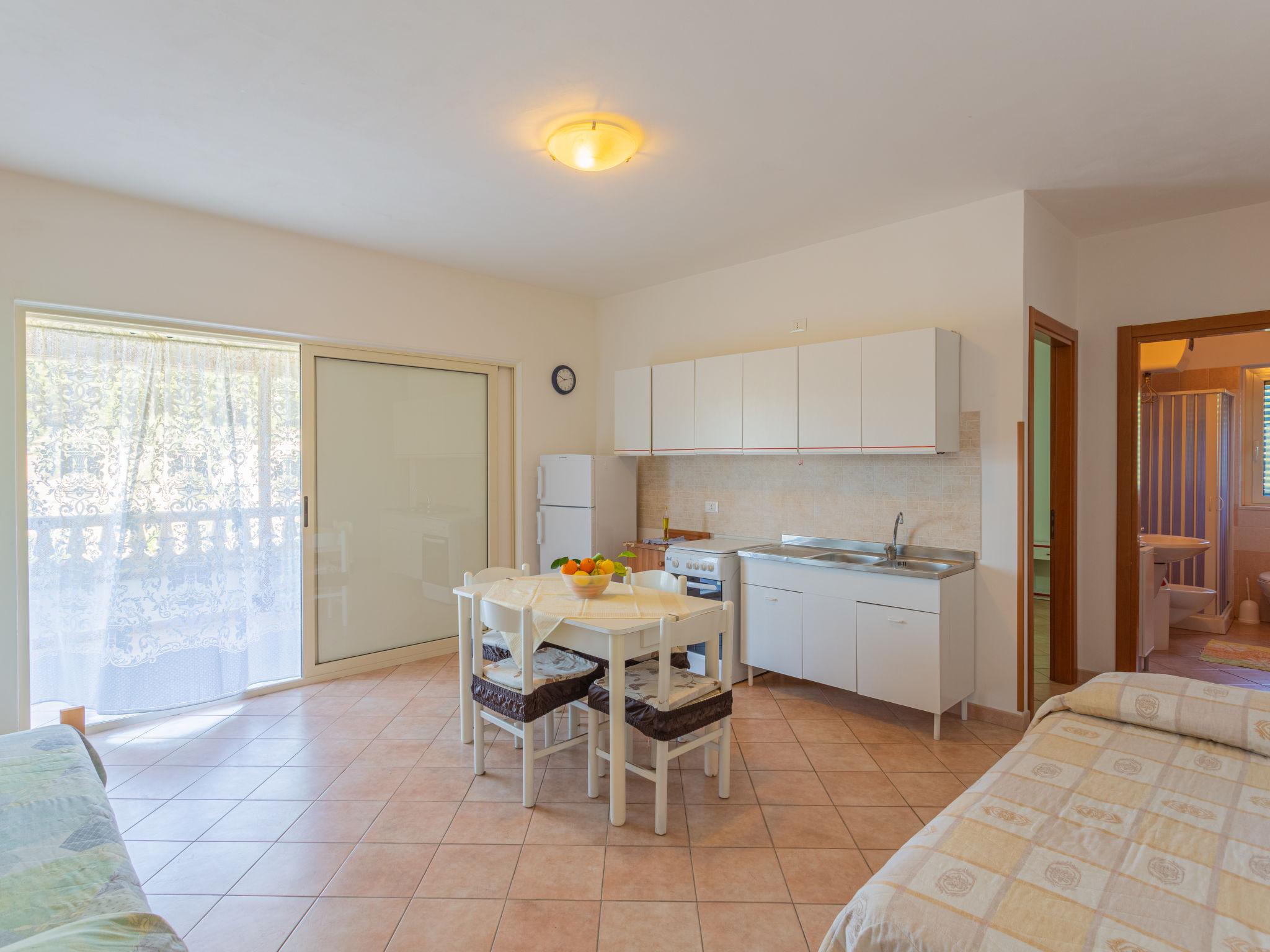 Foto 8 - Appartamento con 3 camere da letto a Peschici con giardino e vista mare