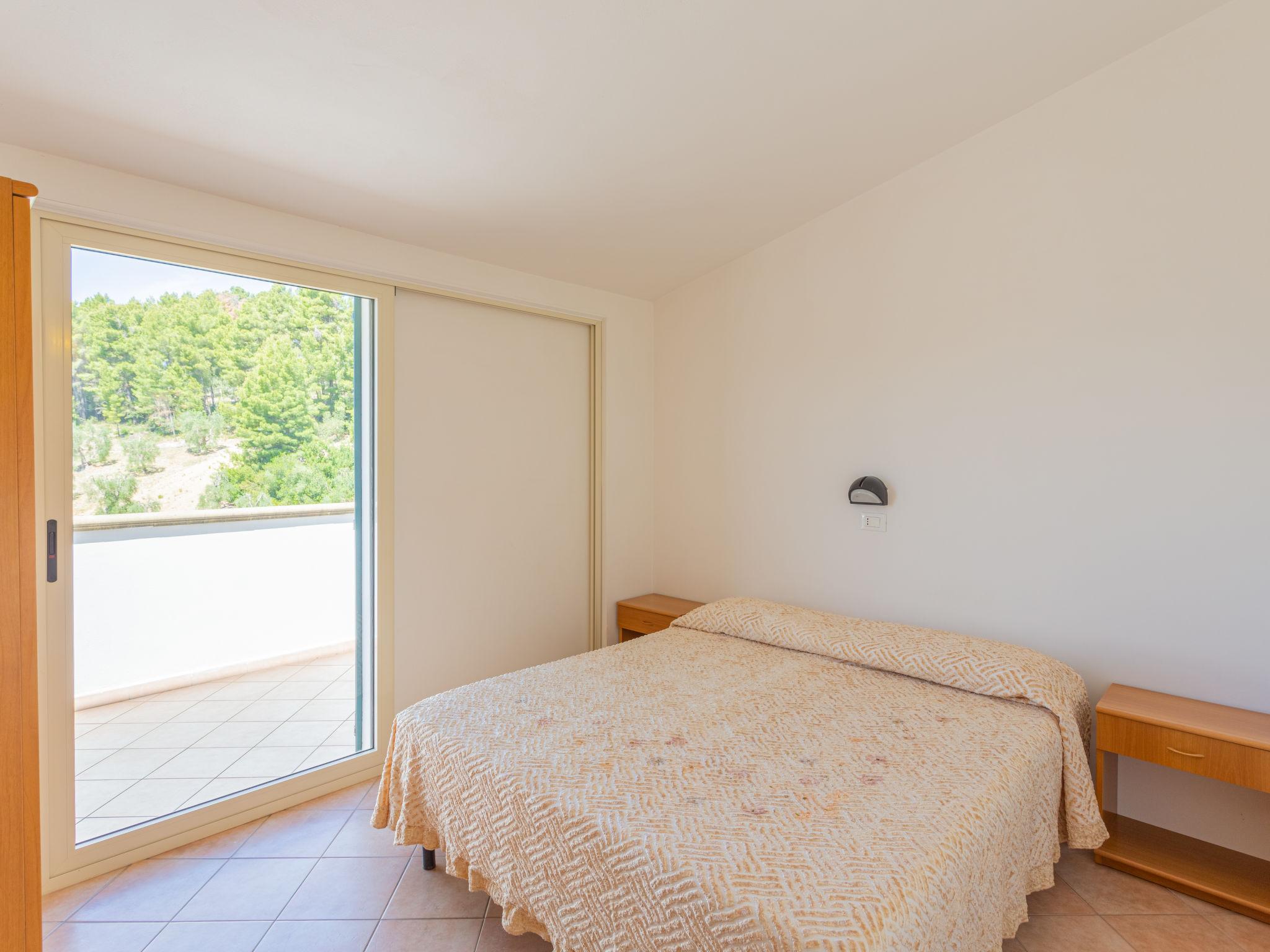 Foto 9 - Appartamento con 3 camere da letto a Peschici con giardino e vista mare
