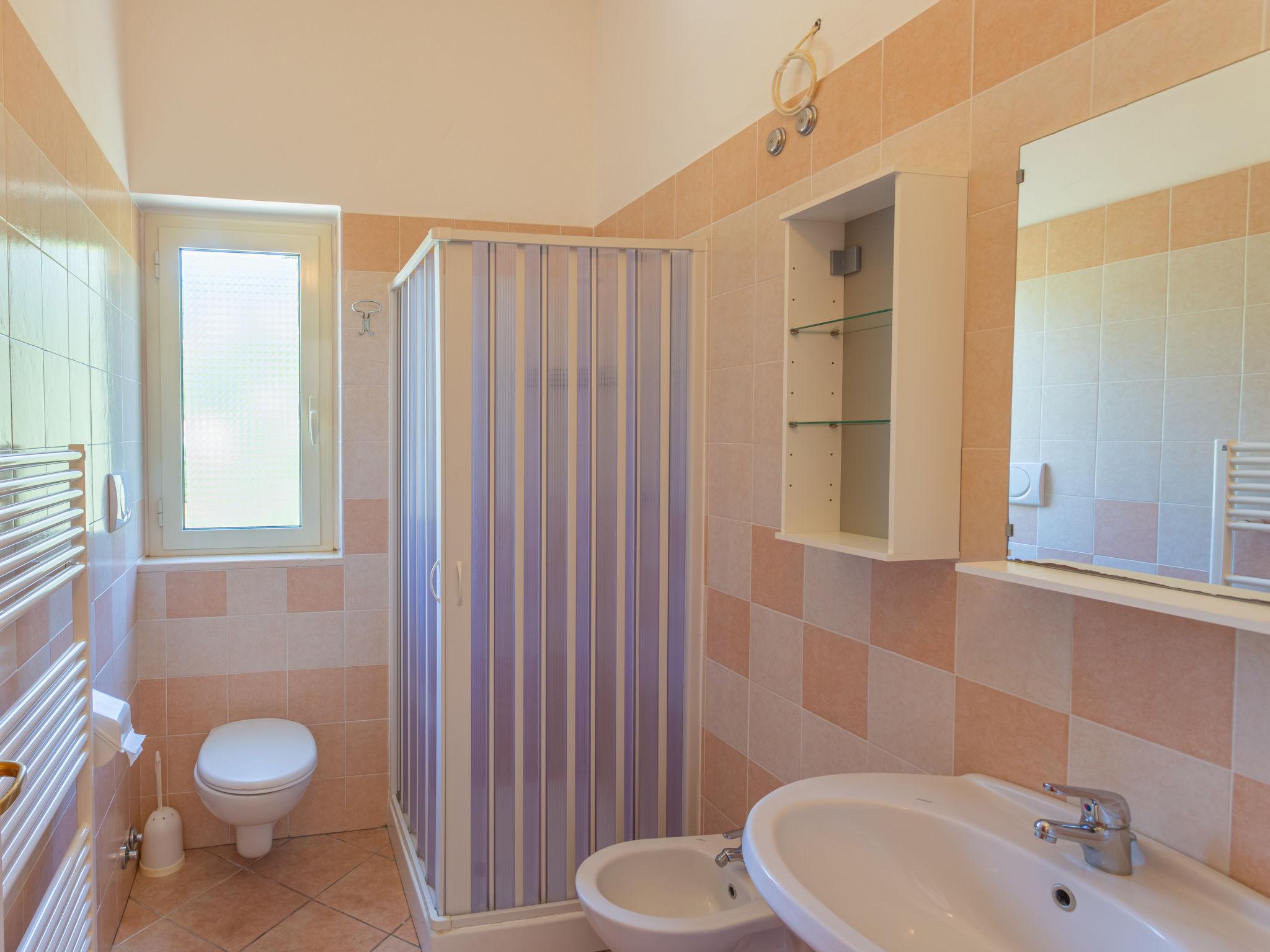 Foto 10 - Apartment mit 1 Schlafzimmer in Peschici mit garten und blick aufs meer