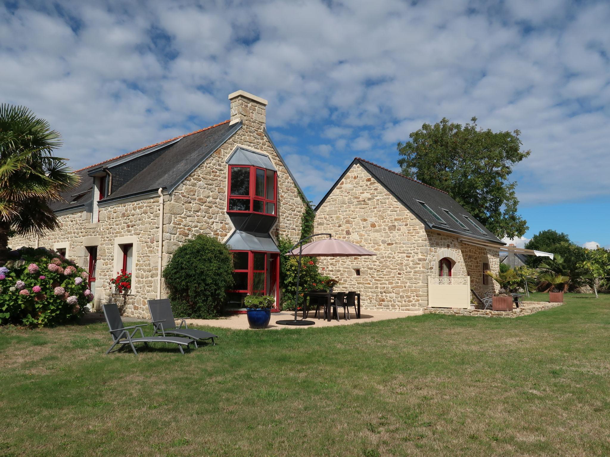 Photo 1 - 2 bedroom Apartment in Pont-l'Abbé with garden and terrace