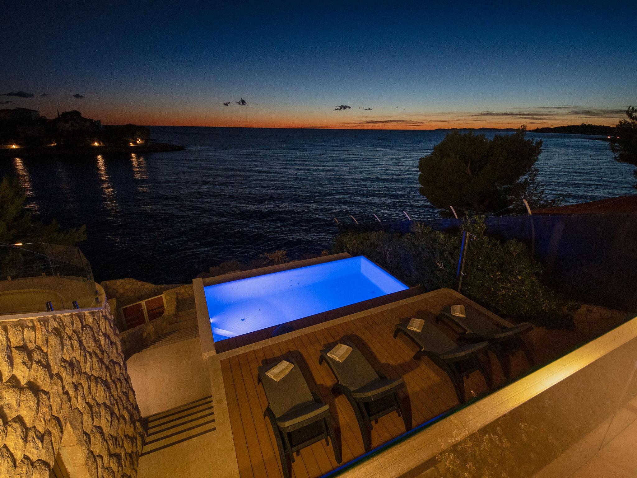 Foto 42 - Casa de 5 quartos em Primošten com piscina privada e vistas do mar