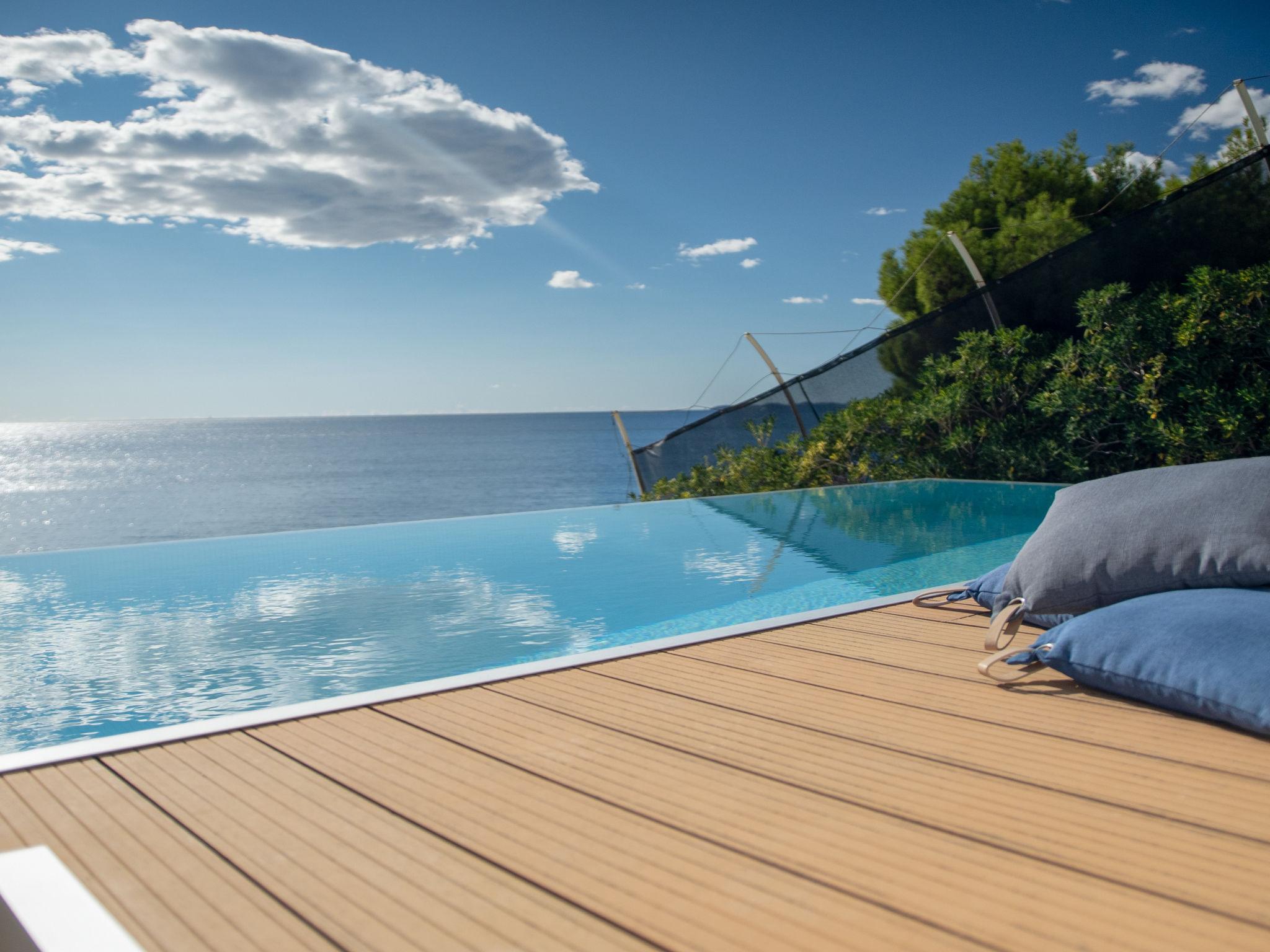 Photo 1 - Maison de 5 chambres à Primošten avec piscine privée et vues à la mer