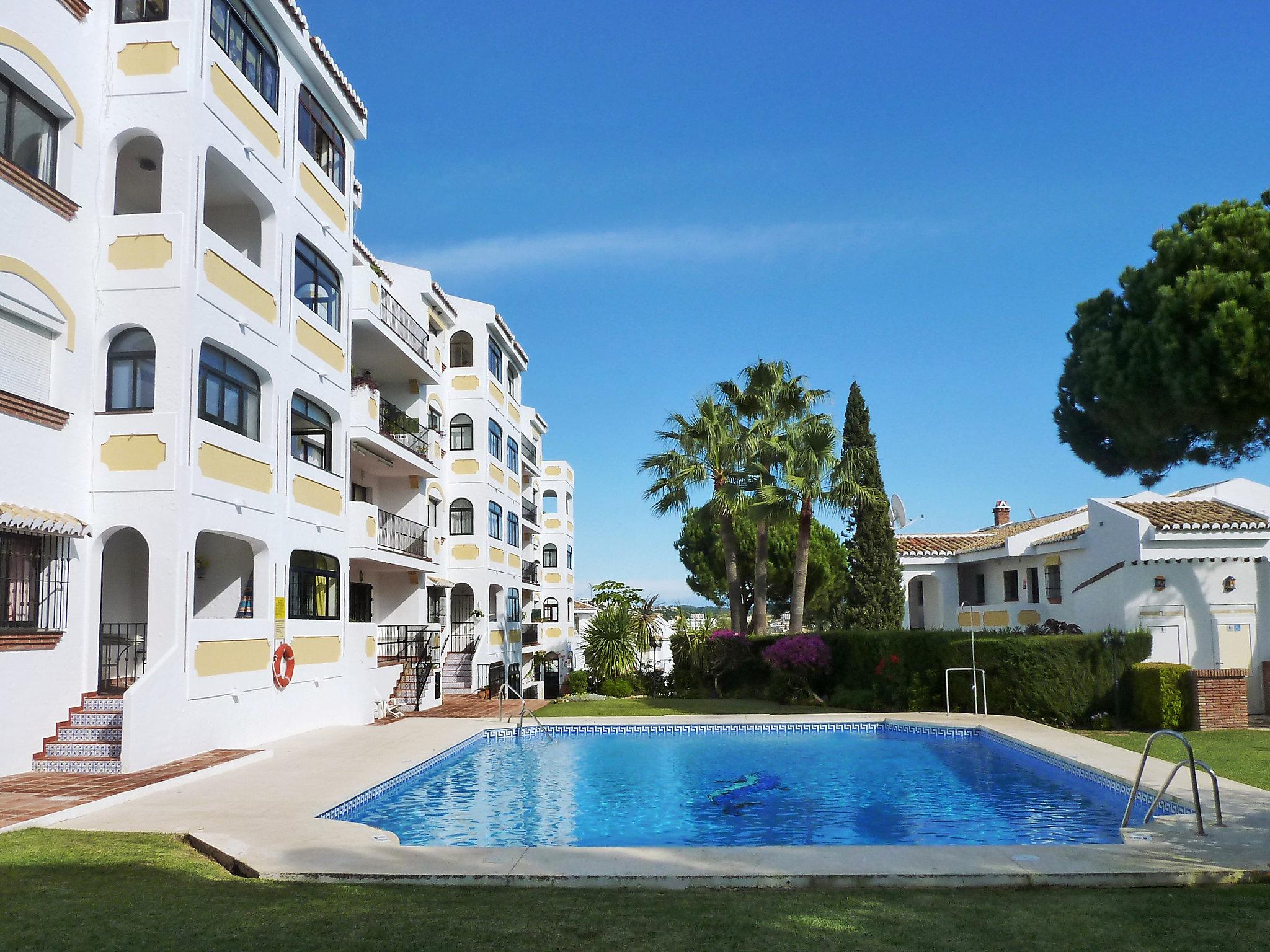 Foto 1 - Apartamento de 2 quartos em Mijas com piscina e vistas do mar