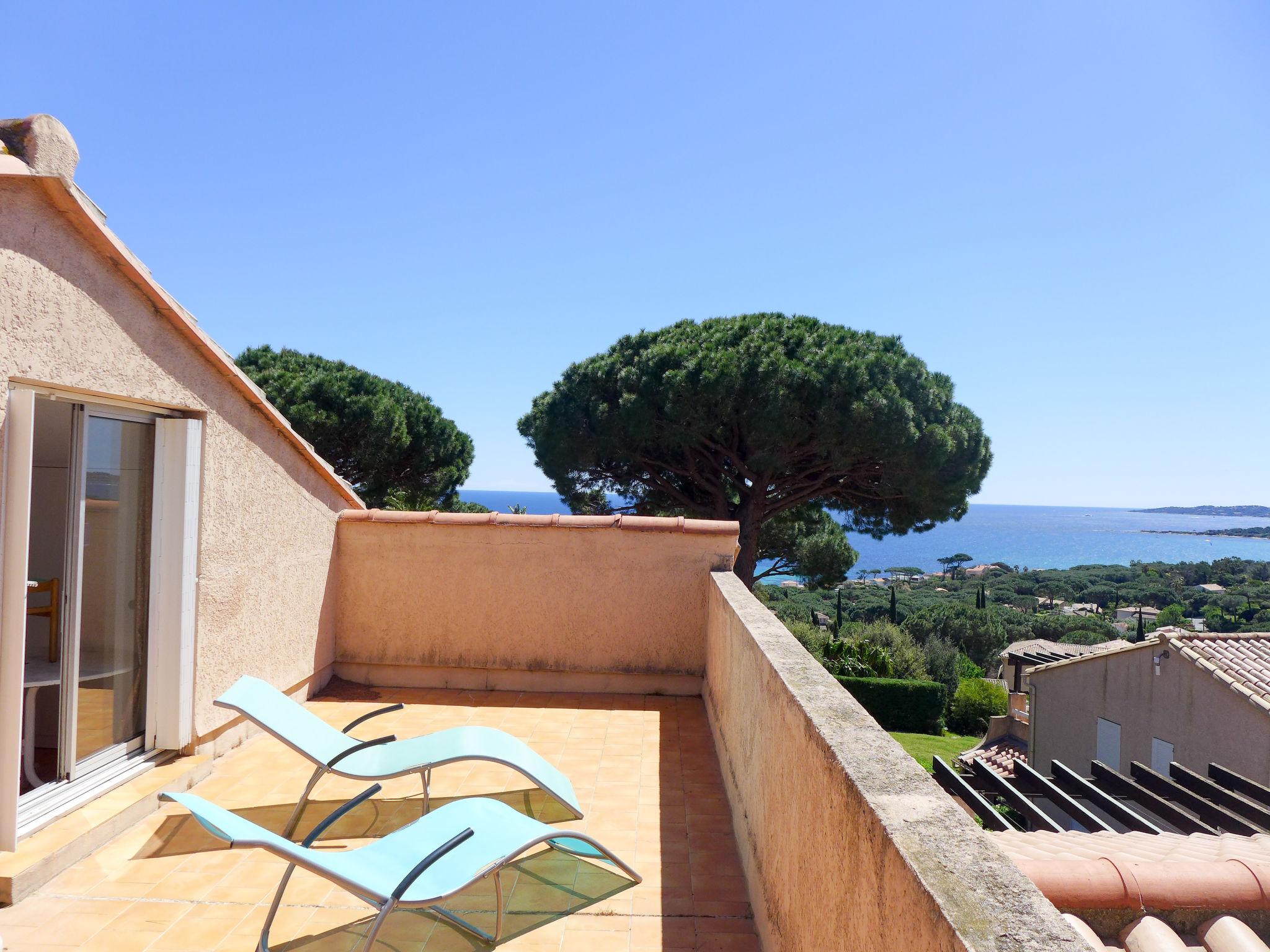Photo 12 - 2 bedroom Apartment in Sainte-Maxime with swimming pool and sea view