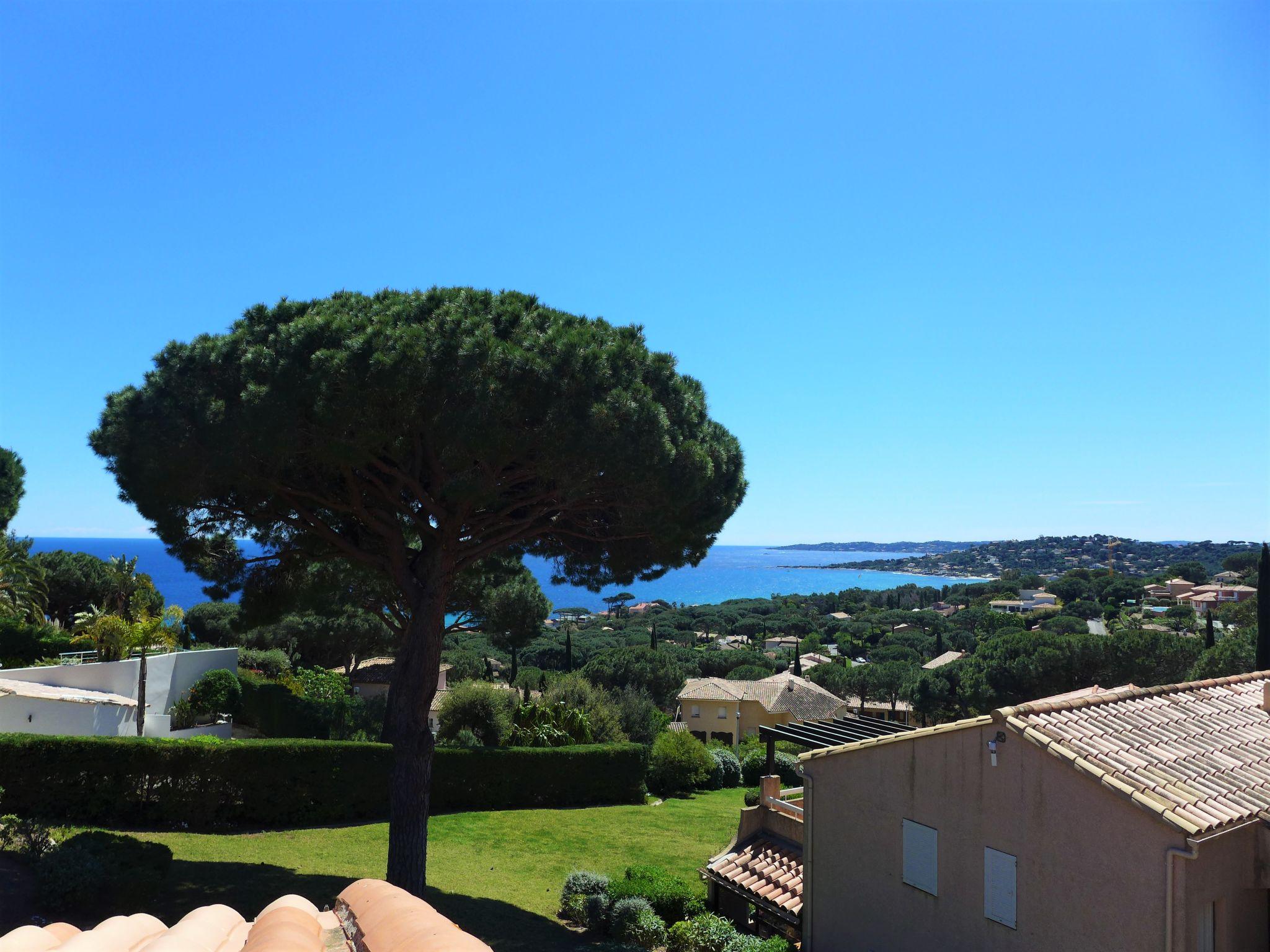 Photo 4 - Appartement de 2 chambres à Sainte-Maxime avec piscine et vues à la mer