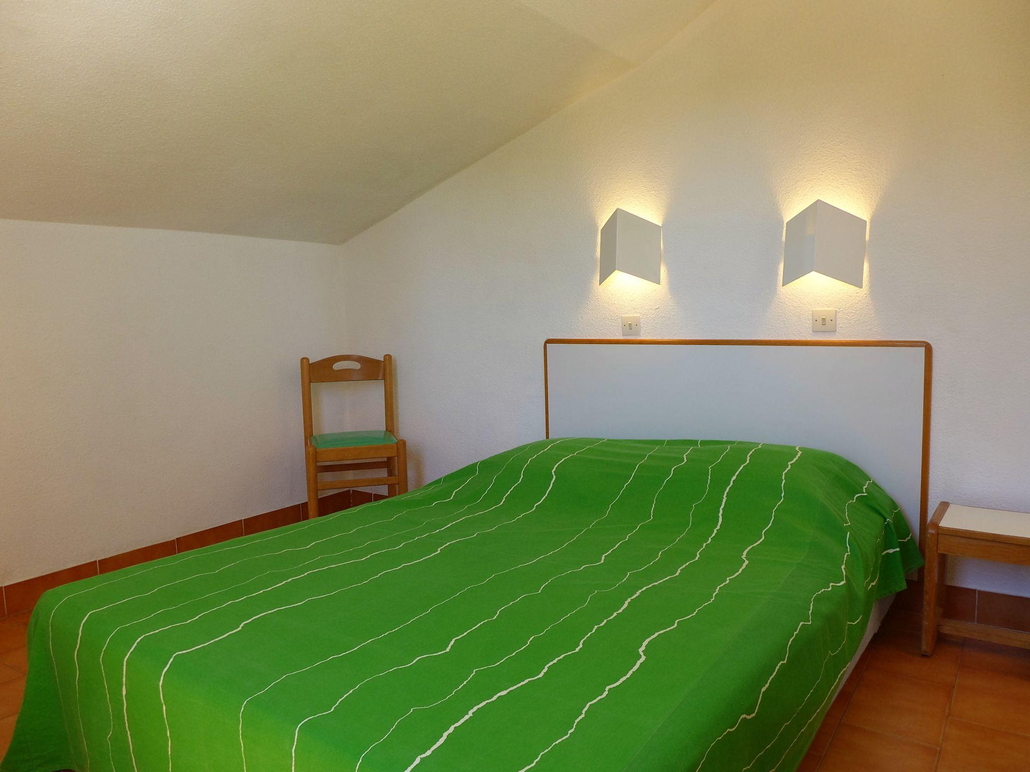 Foto 3 - Apartment mit 2 Schlafzimmern in Sainte-Maxime mit schwimmbad und blick aufs meer