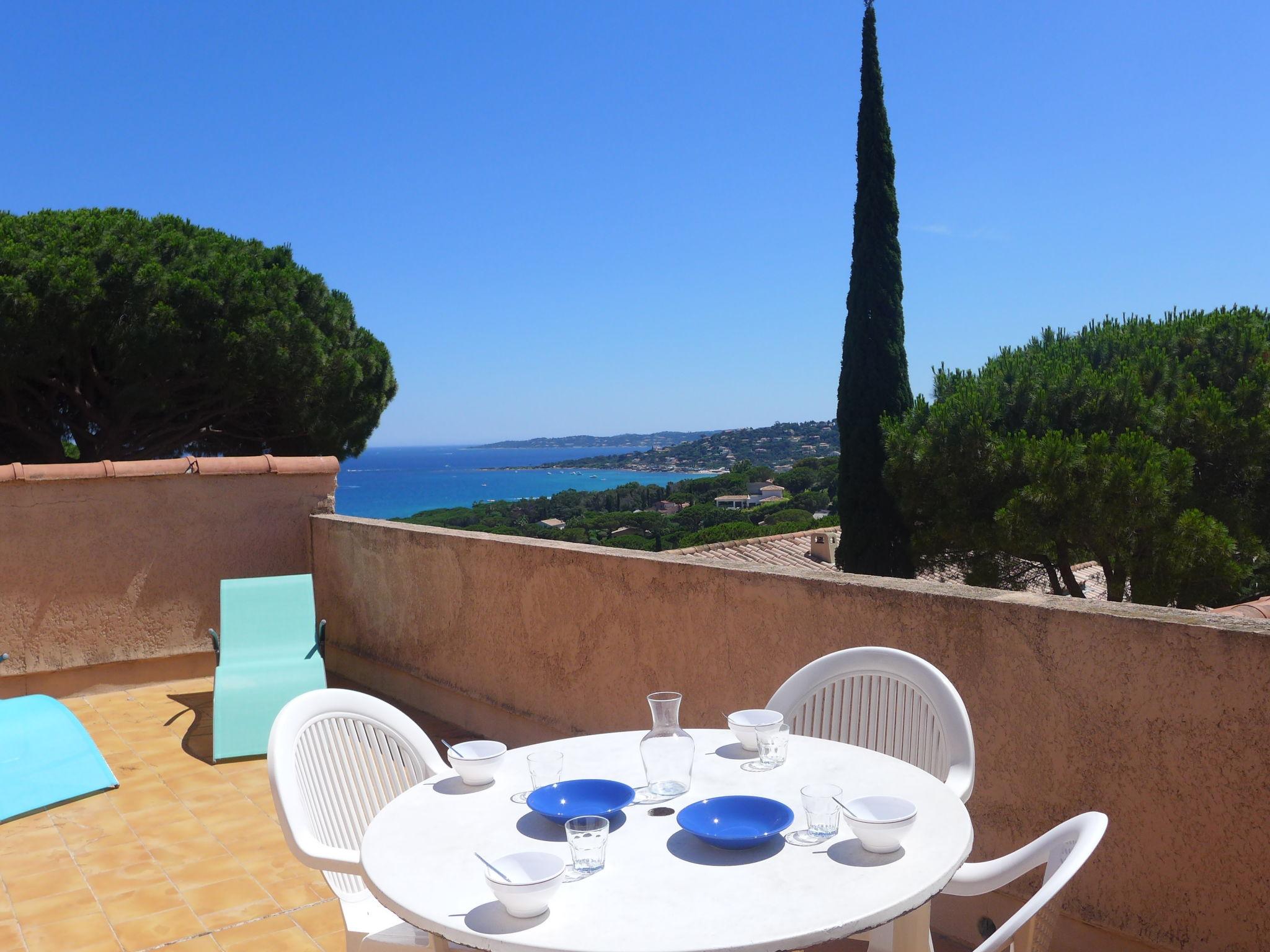 Foto 1 - Apartment mit 2 Schlafzimmern in Sainte-Maxime mit schwimmbad und blick aufs meer