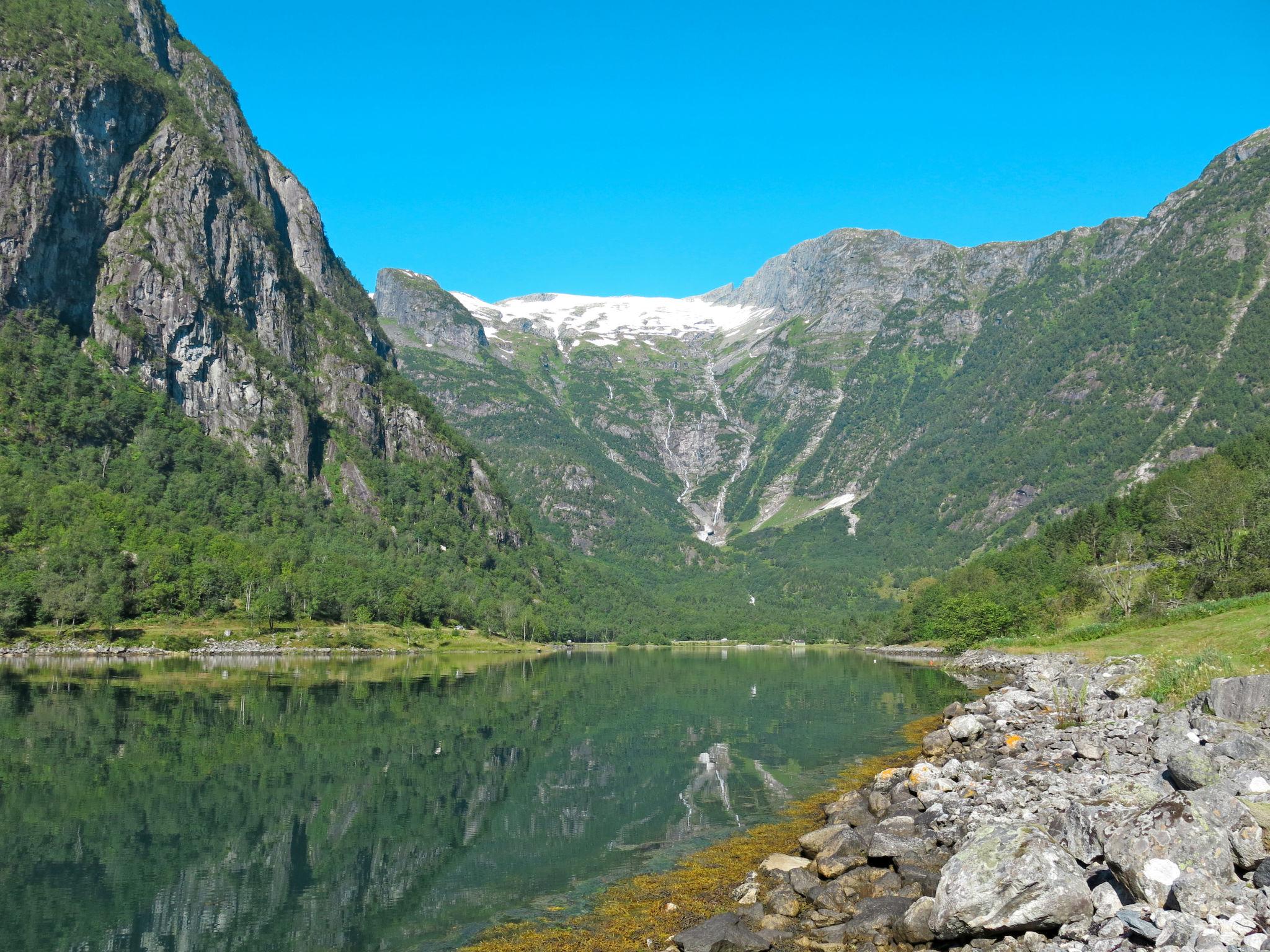 Foto 5 - Casa de 2 quartos em Balestrand com jardim e terraço