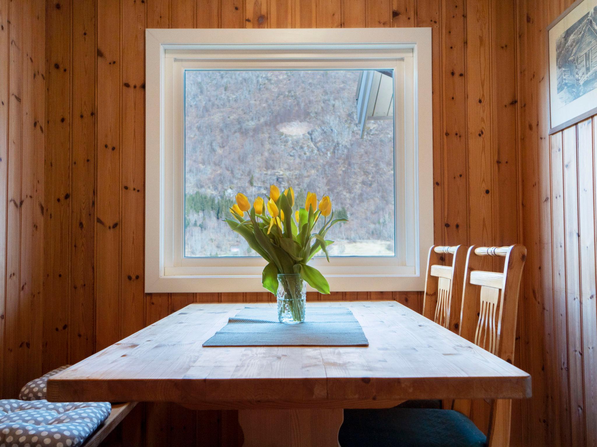 Foto 10 - Casa de 2 quartos em Balestrand com jardim e terraço