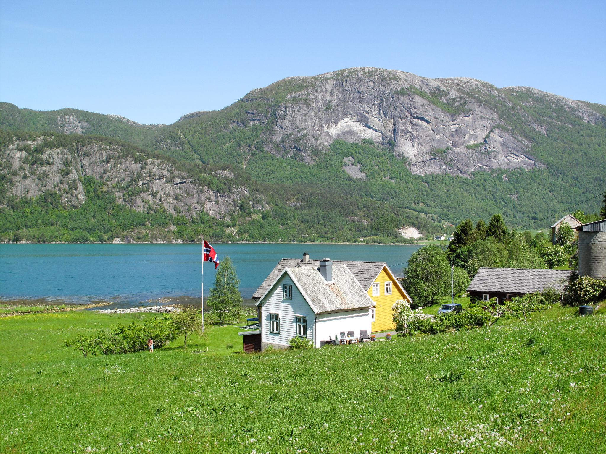 Foto 1 - Casa de 3 habitaciones en Høyanger con jardín y terraza