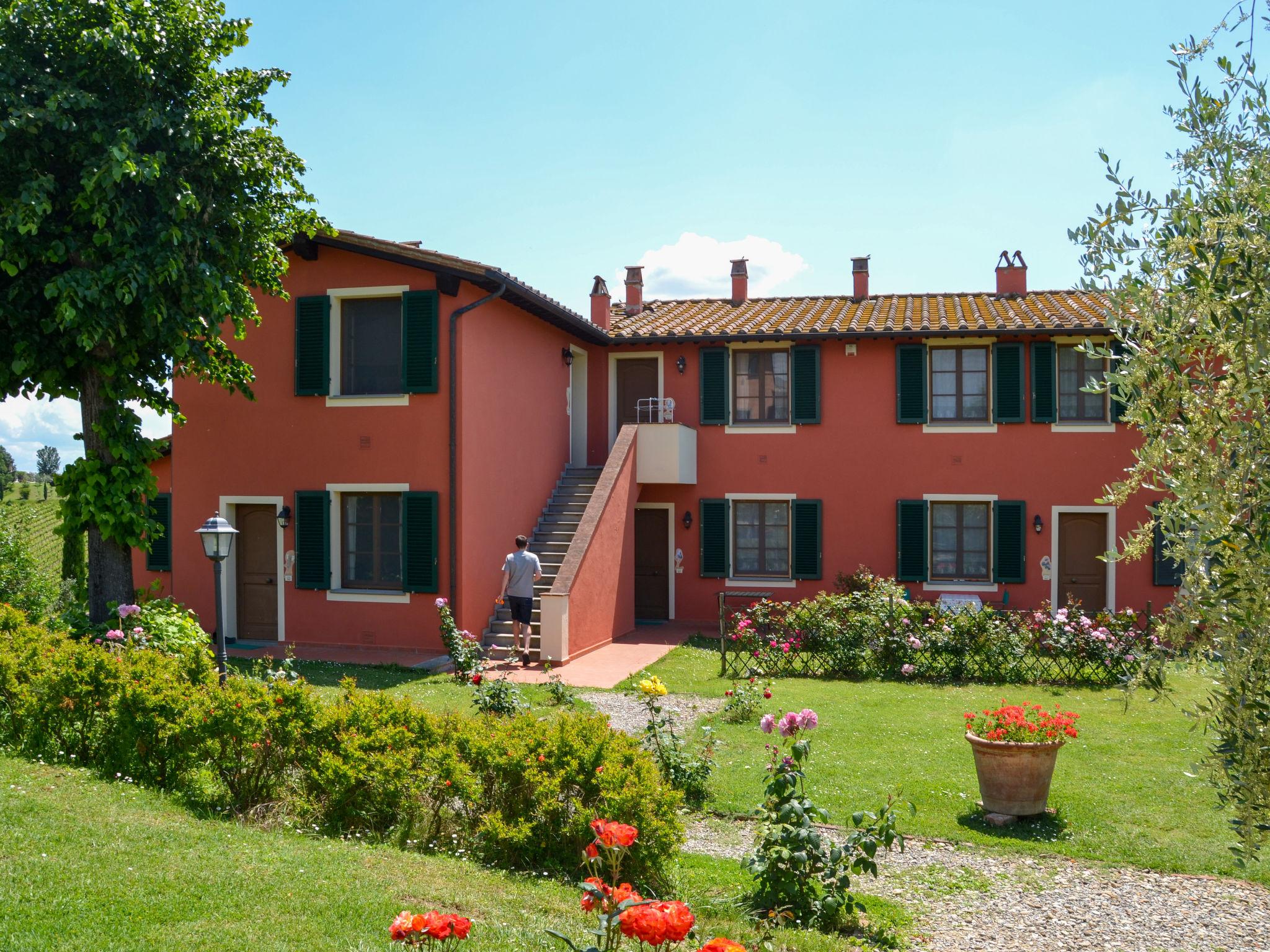 Foto 1 - Apartamento de 1 habitación en Cerreto Guidi con piscina y jardín