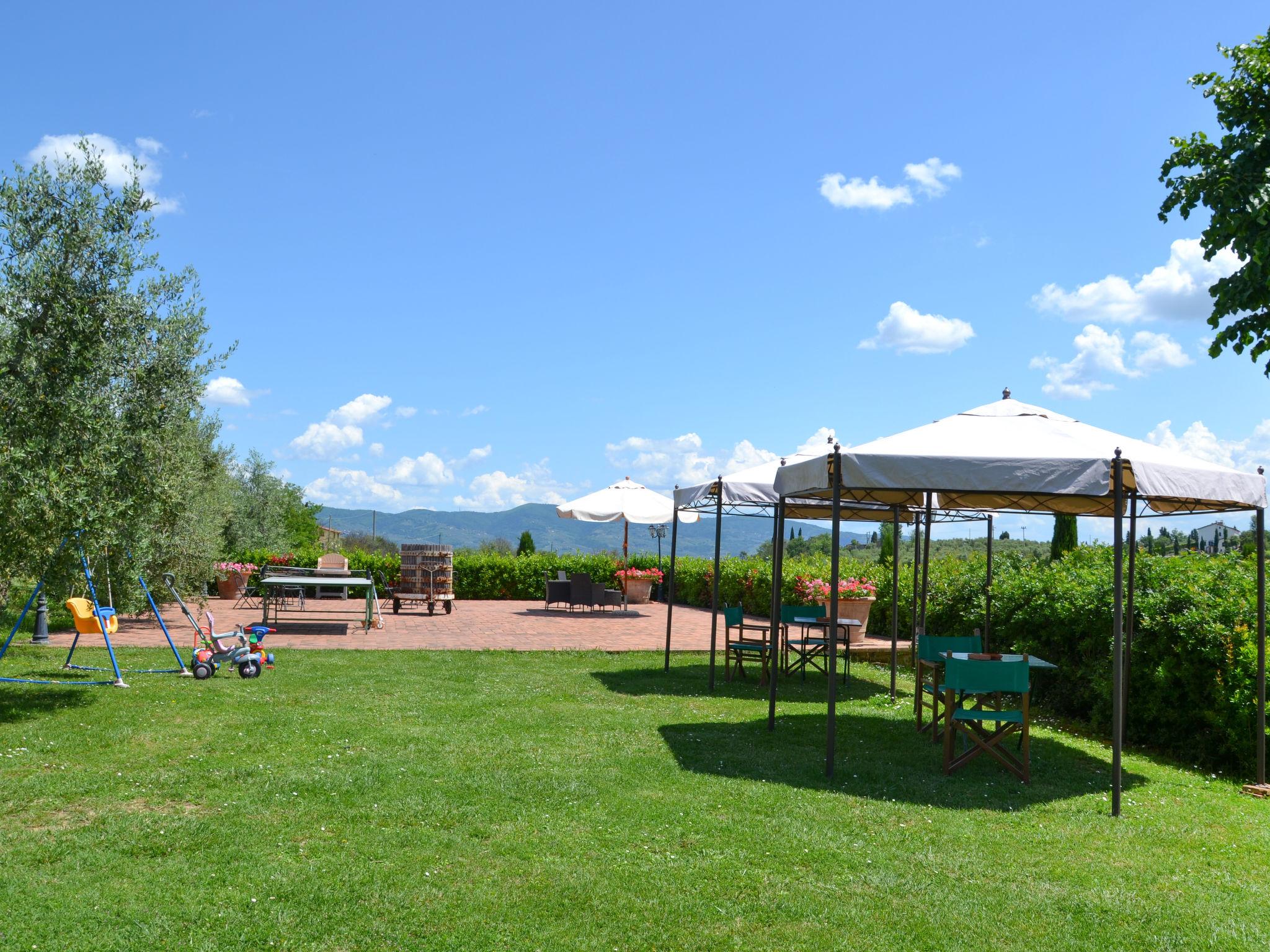 Photo 16 - 2 bedroom Apartment in Cerreto Guidi with swimming pool and garden
