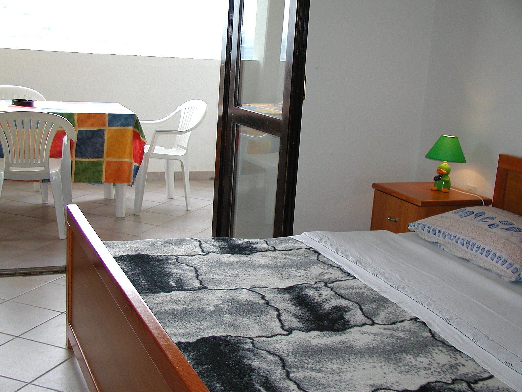Foto 6 - Appartamento con 2 camere da letto a Kali con piscina e vista mare
