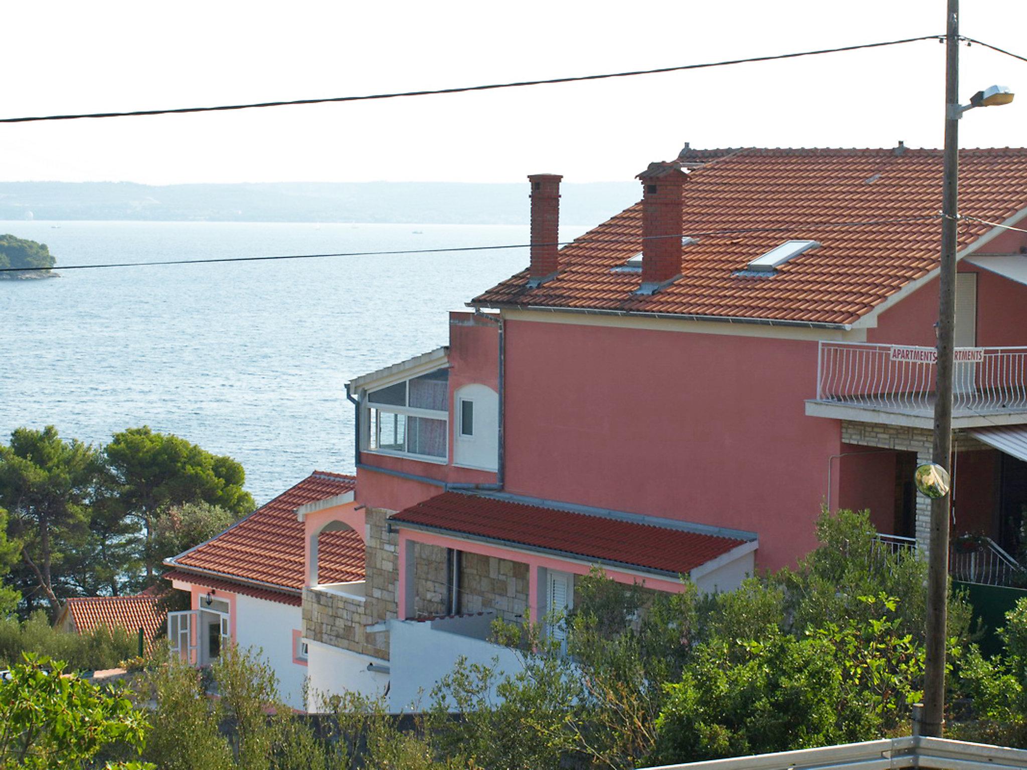 Foto 15 - Appartamento con 2 camere da letto a Kali con piscina e vista mare