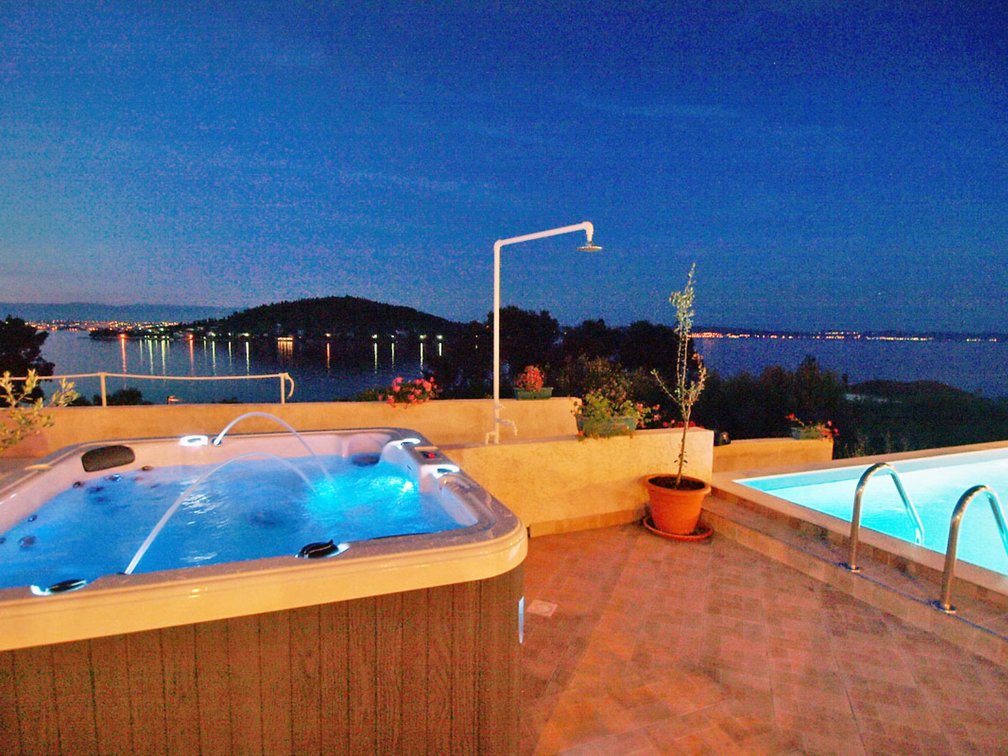 Foto 12 - Appartamento con 2 camere da letto a Kali con piscina e vista mare