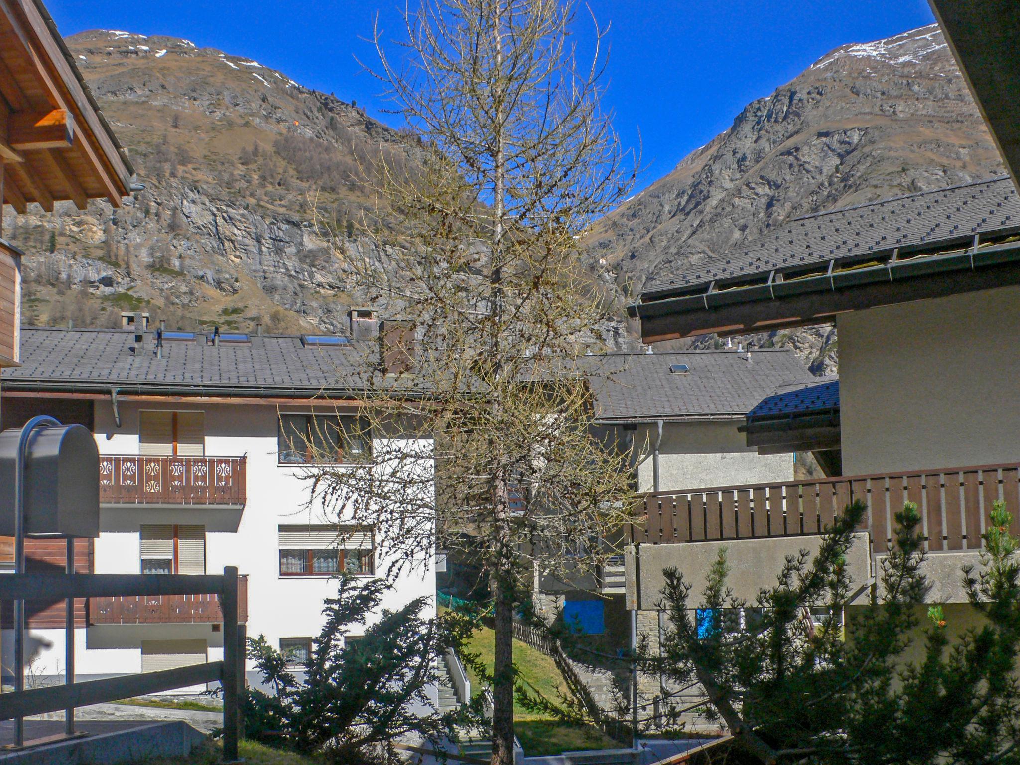 Foto 9 - Apartment mit 1 Schlafzimmer in Zermatt mit terrasse und blick auf die berge