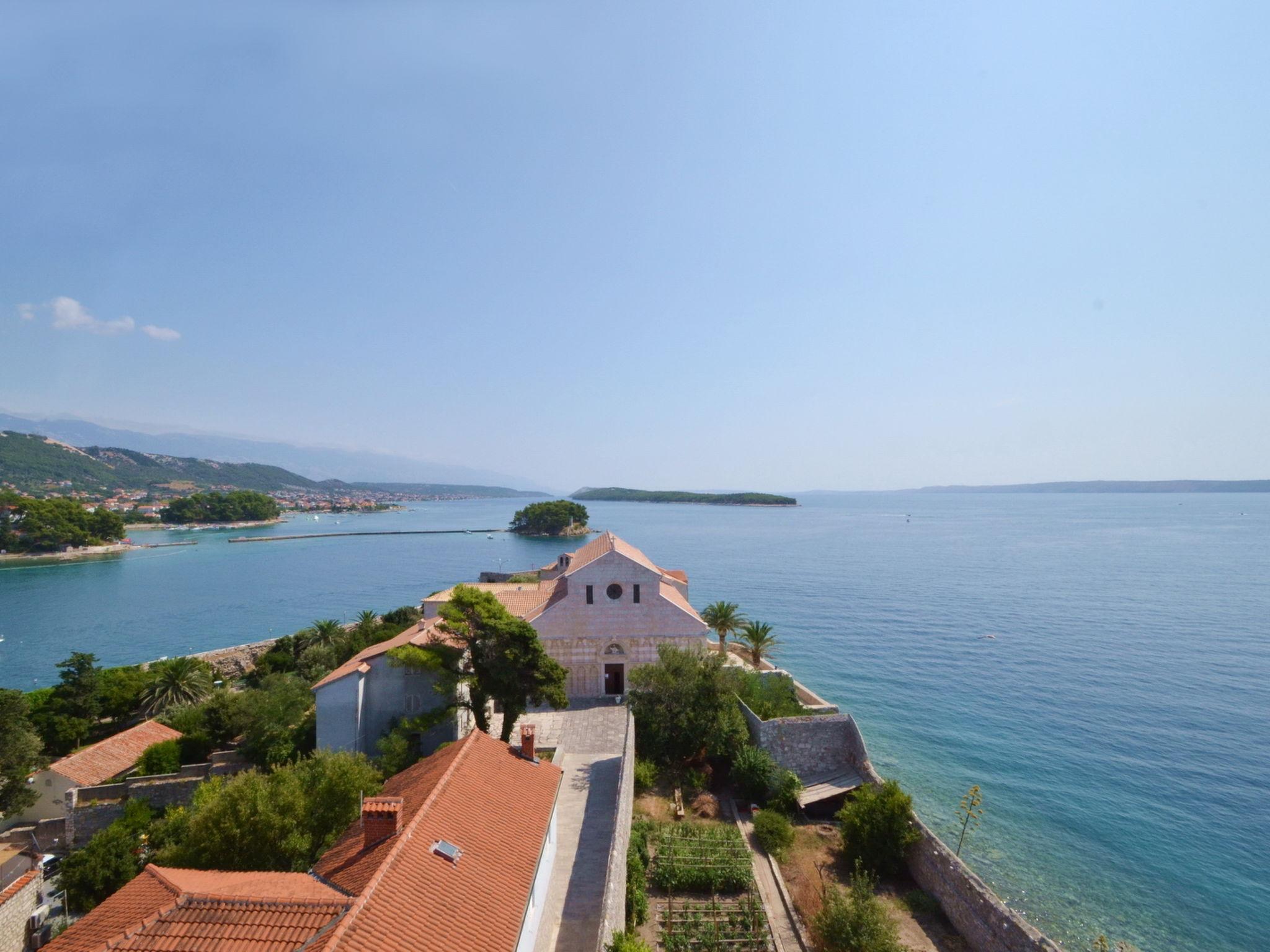 Photo 14 - 2 bedroom Apartment in Rab with terrace and sea view