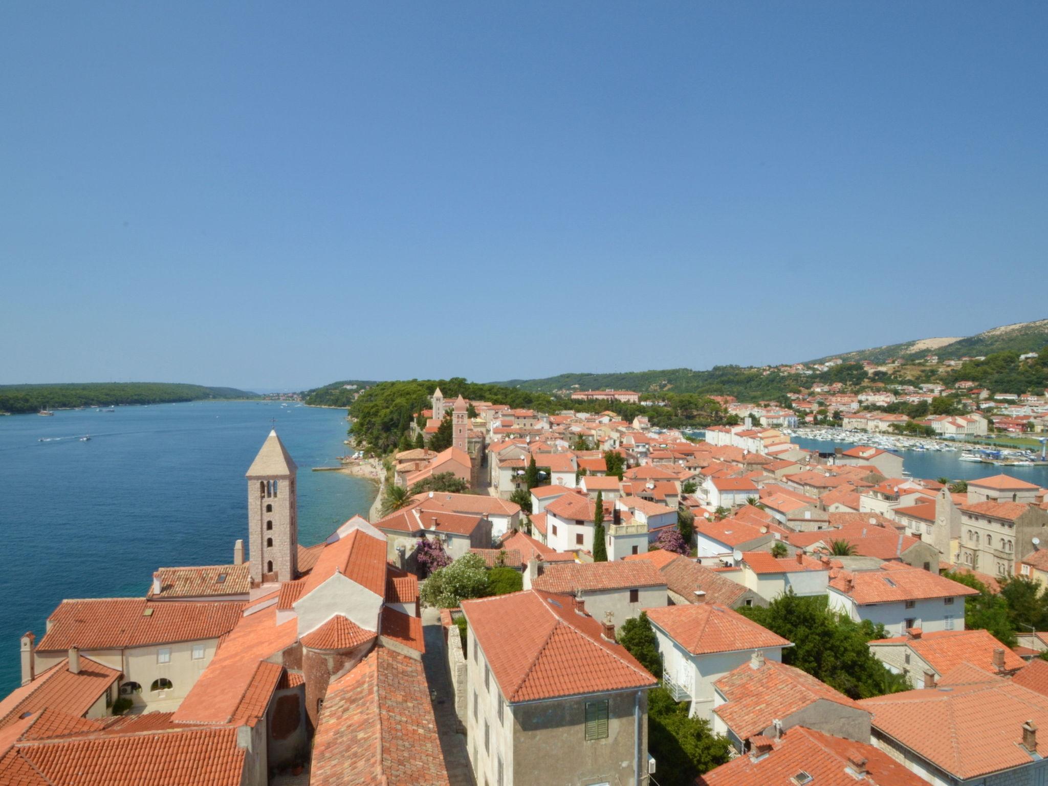 Photo 11 - Appartement de 2 chambres à Rab avec terrasse et vues à la mer