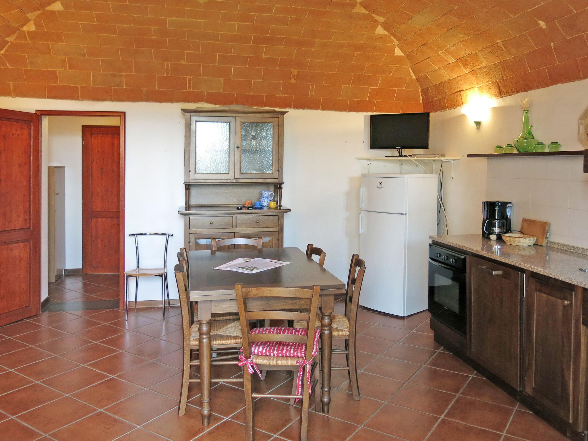 Photo 9 - 1 bedroom Apartment in Peccioli with swimming pool and garden