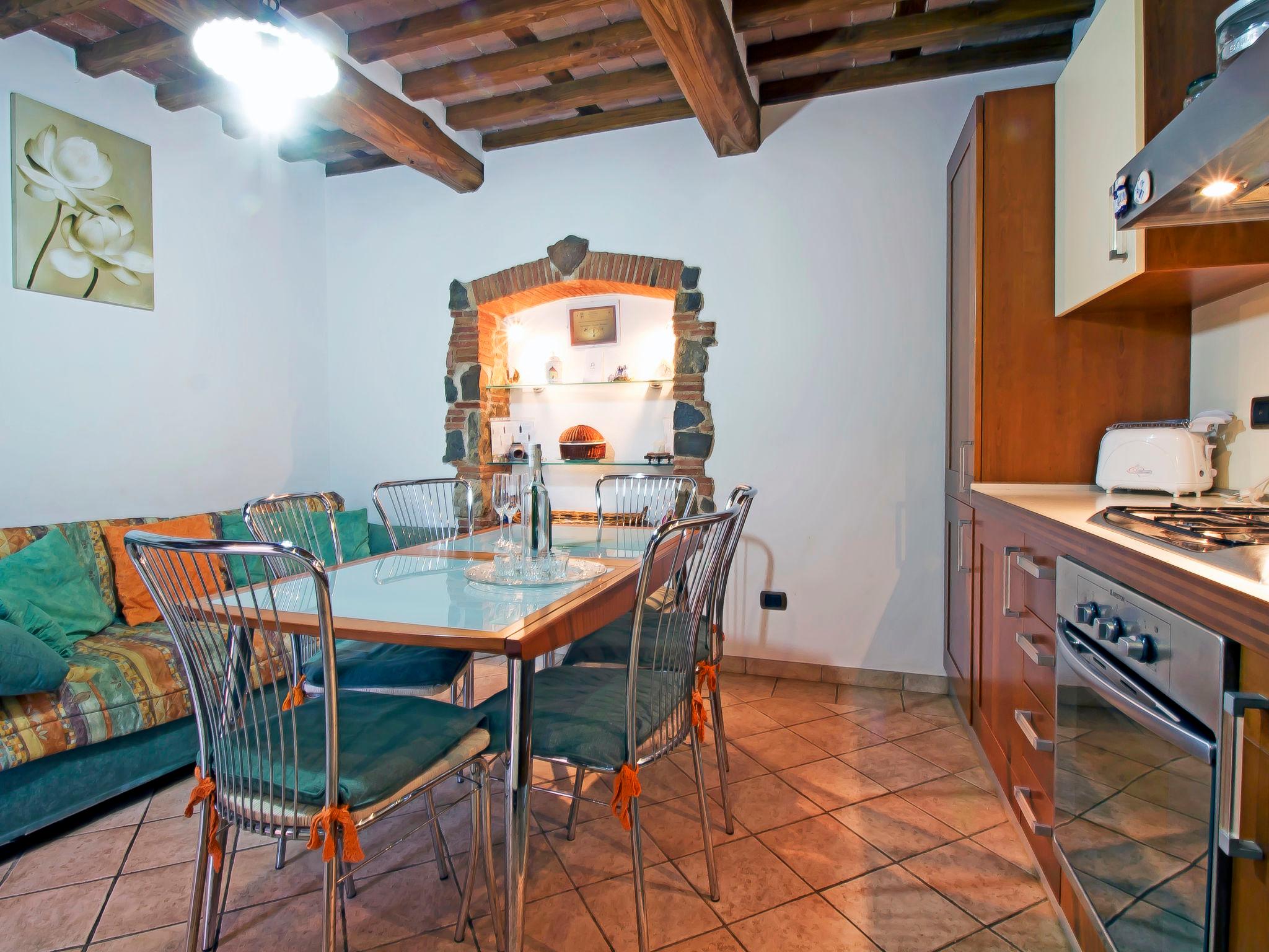 Photo 10 - 2 bedroom Apartment in Massarosa with swimming pool and garden