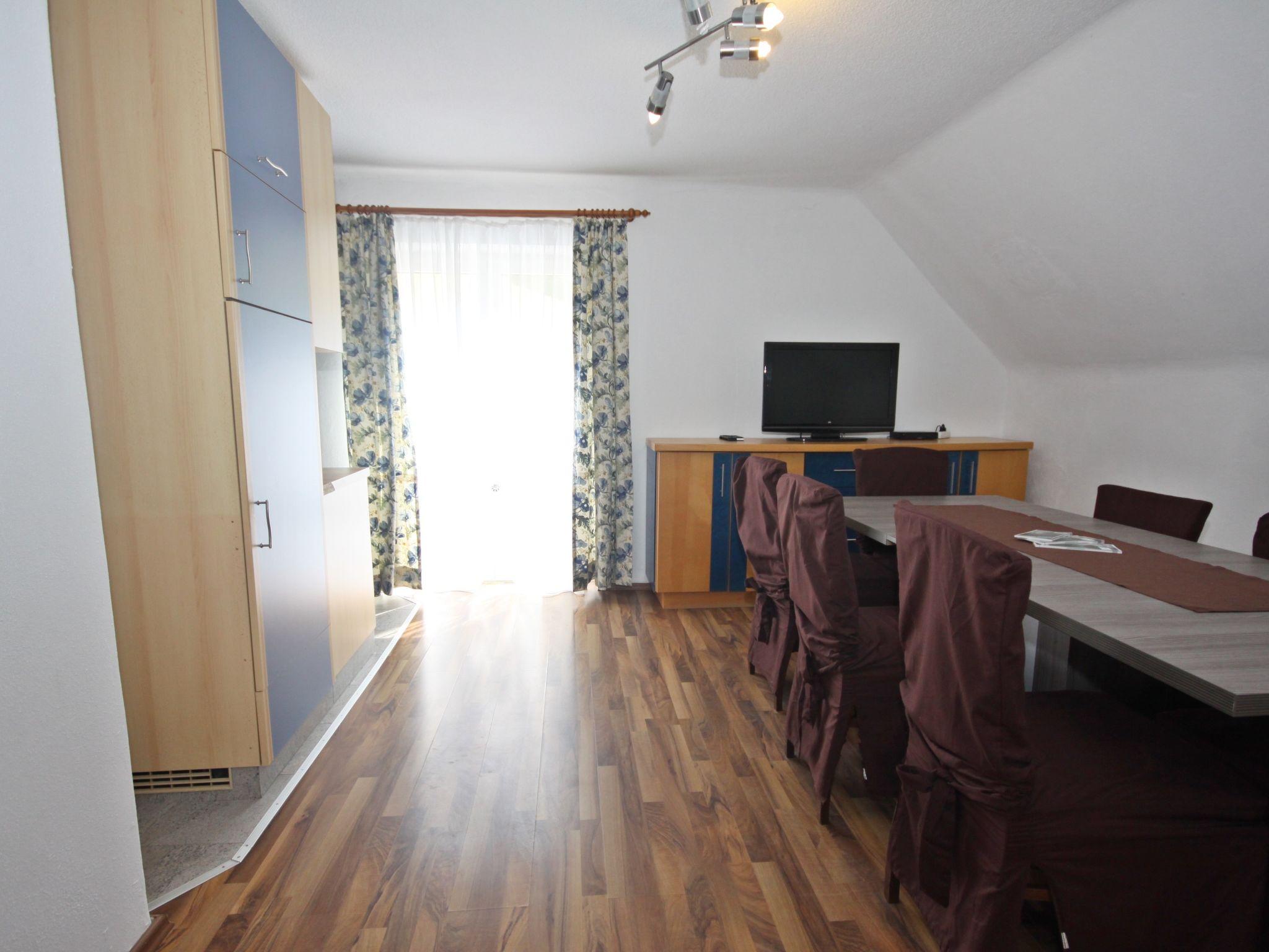 Photo 4 - Appartement de 3 chambres à Velden am Wörther See avec jardin et vues sur la montagne