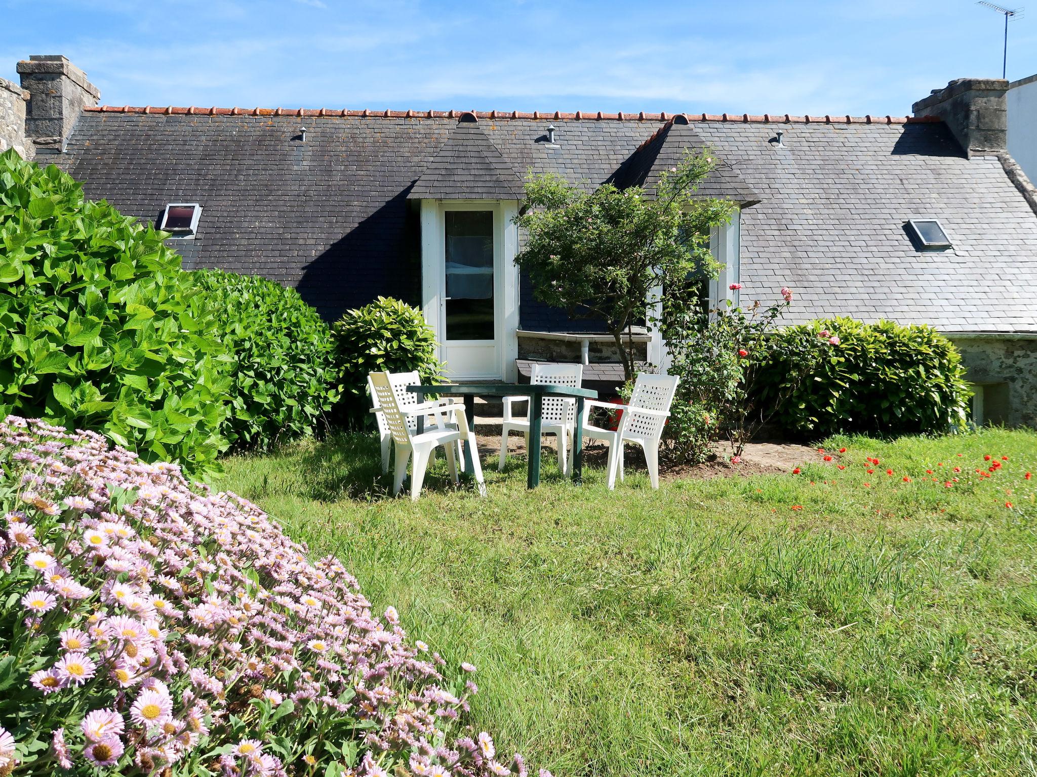 Foto 1 - Casa de 1 habitación en Plozévet con jardín y vistas al mar