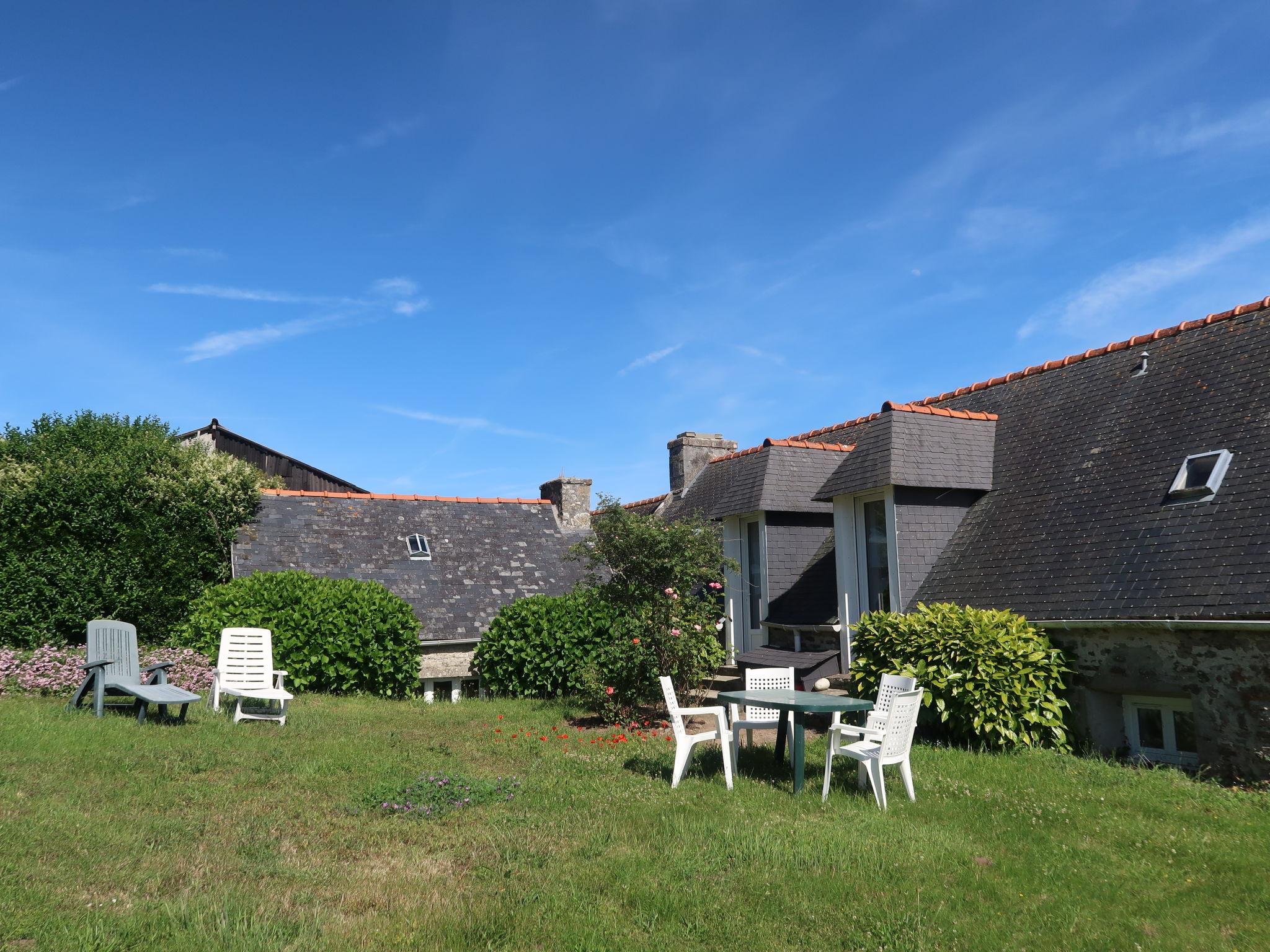 Photo 14 - Maison de 1 chambre à Plozévet avec jardin et vues à la mer