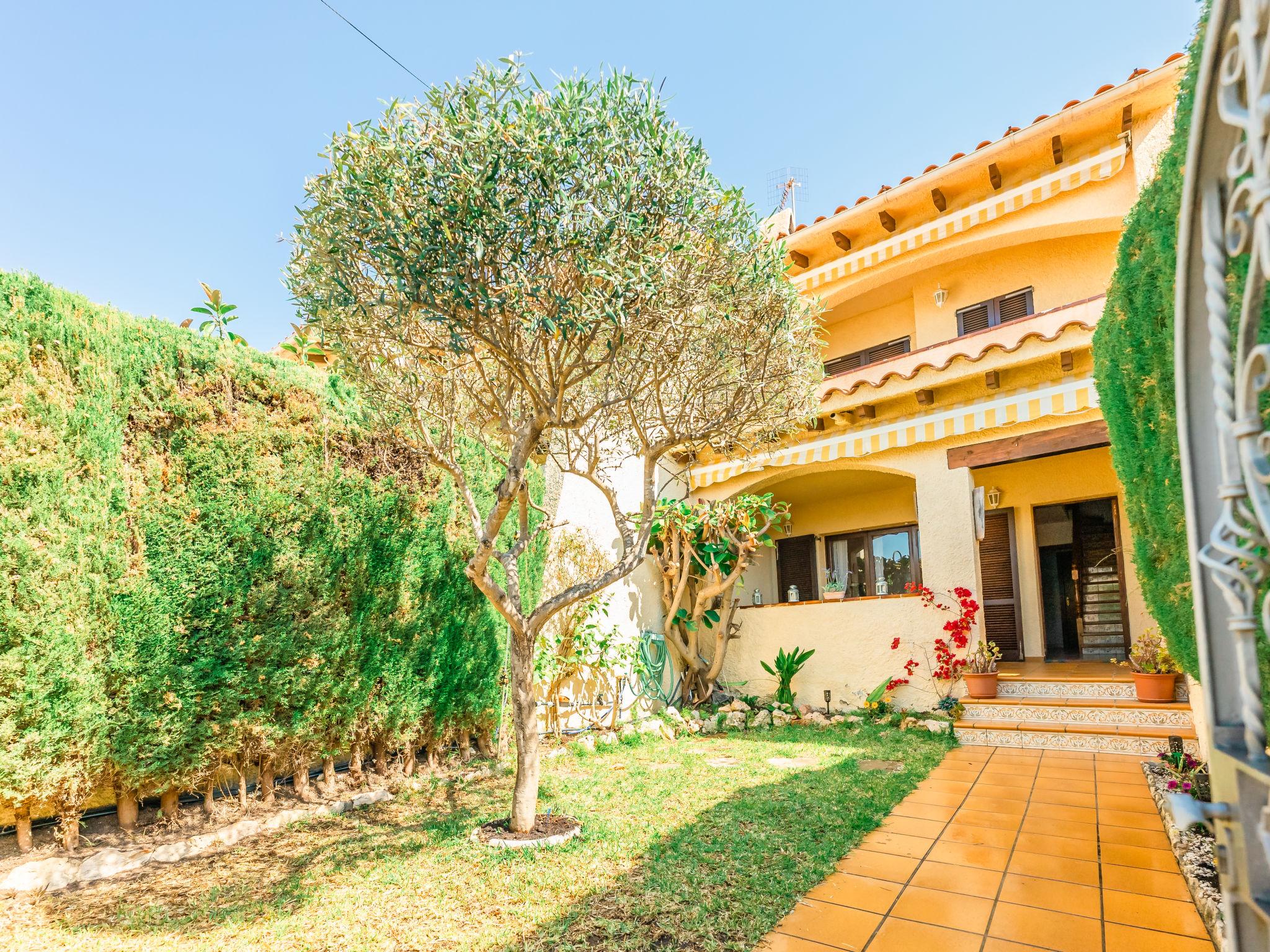 Photo 2 - Maison de 3 chambres à Roda de Berà avec jardin et vues à la mer