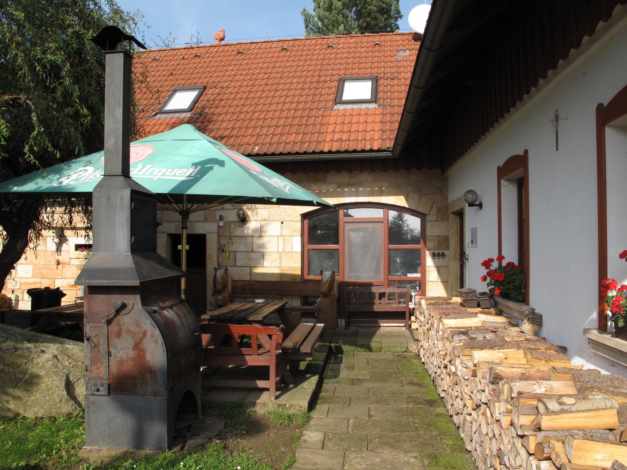 Foto 4 - Casa con 4 camere da letto a Úhlejov con piscina privata e vista sulle montagne