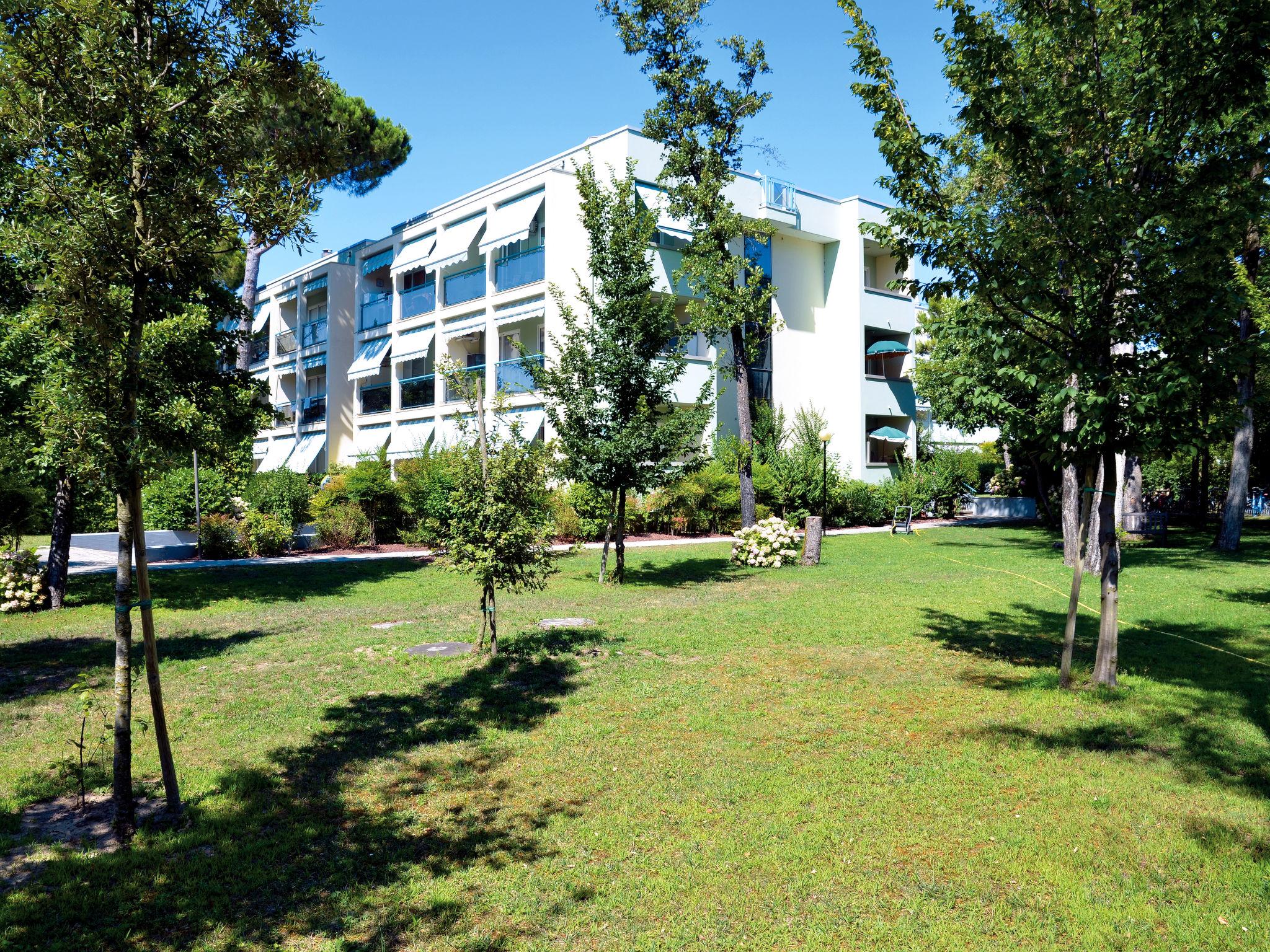 Photo 3 - Appartement de 2 chambres à San Michele al Tagliamento avec piscine et jardin