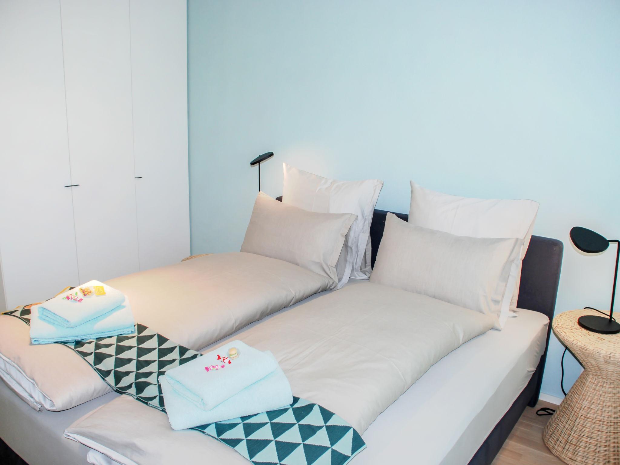 Foto 3 - Appartamento con 2 camere da letto a Locarno con vista sulle montagne