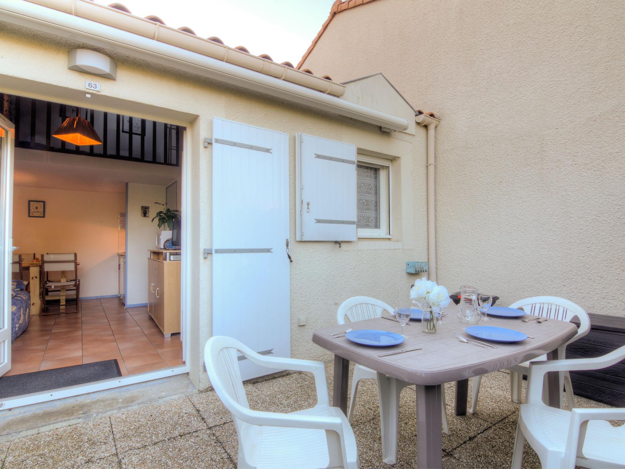 Foto 1 - Casa de 1 habitación en Vaux-sur-Mer con piscina privada y vistas al mar