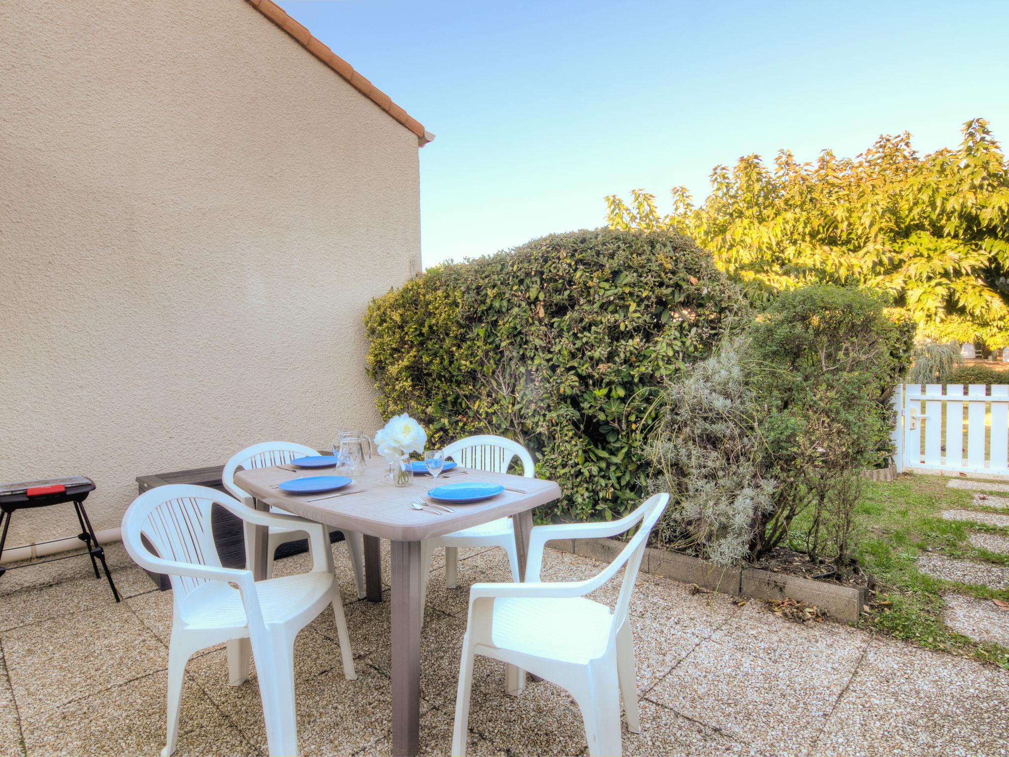 Photo 16 - 1 bedroom House in Vaux-sur-Mer with private pool and sea view