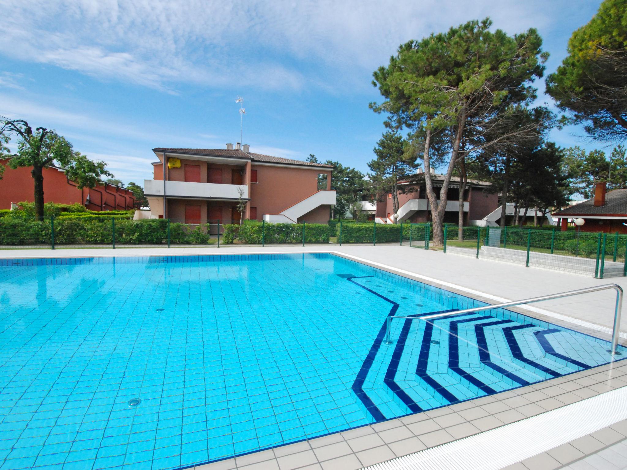 Foto 1 - Apartamento de 1 habitación en San Michele al Tagliamento con piscina y vistas al mar