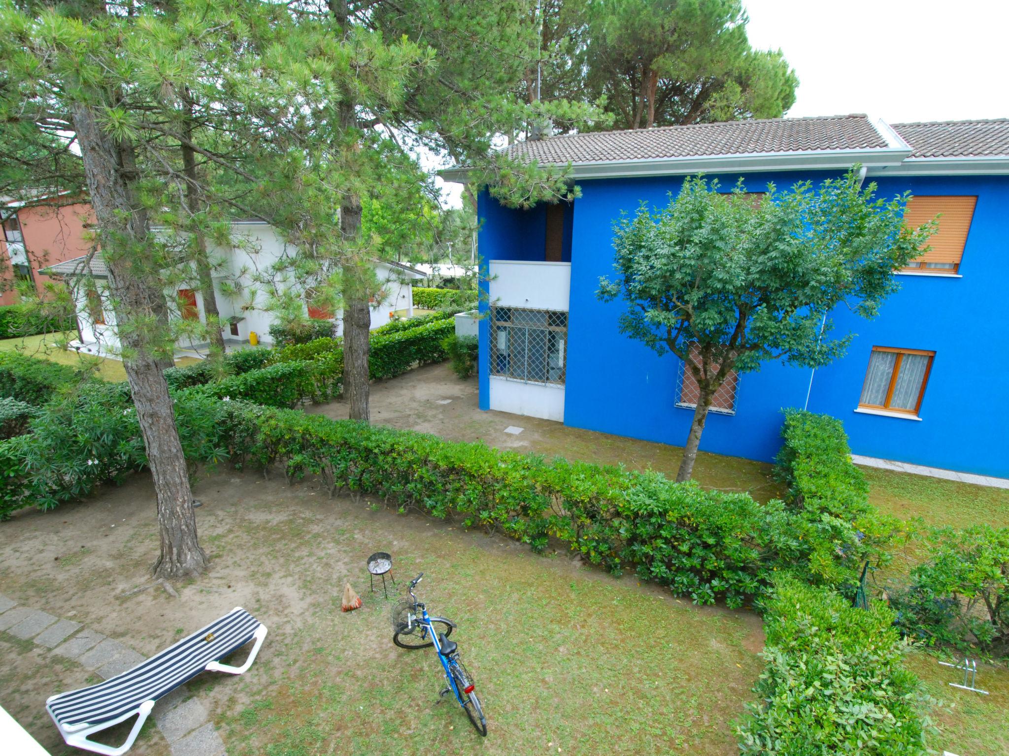 Photo 22 - 1 bedroom Apartment in San Michele al Tagliamento with swimming pool and garden