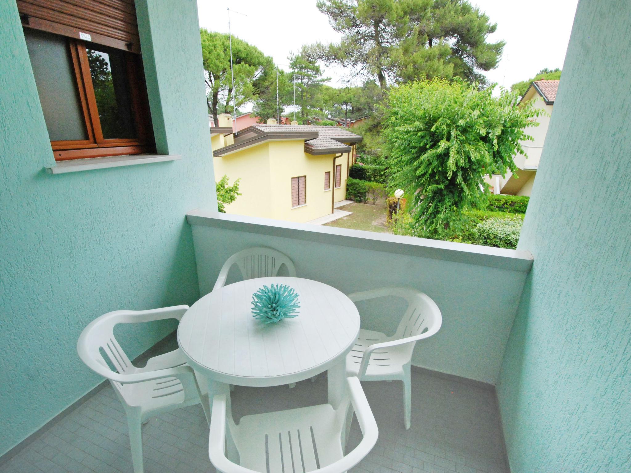 Foto 18 - Apartamento de 1 habitación en San Michele al Tagliamento con piscina y vistas al mar