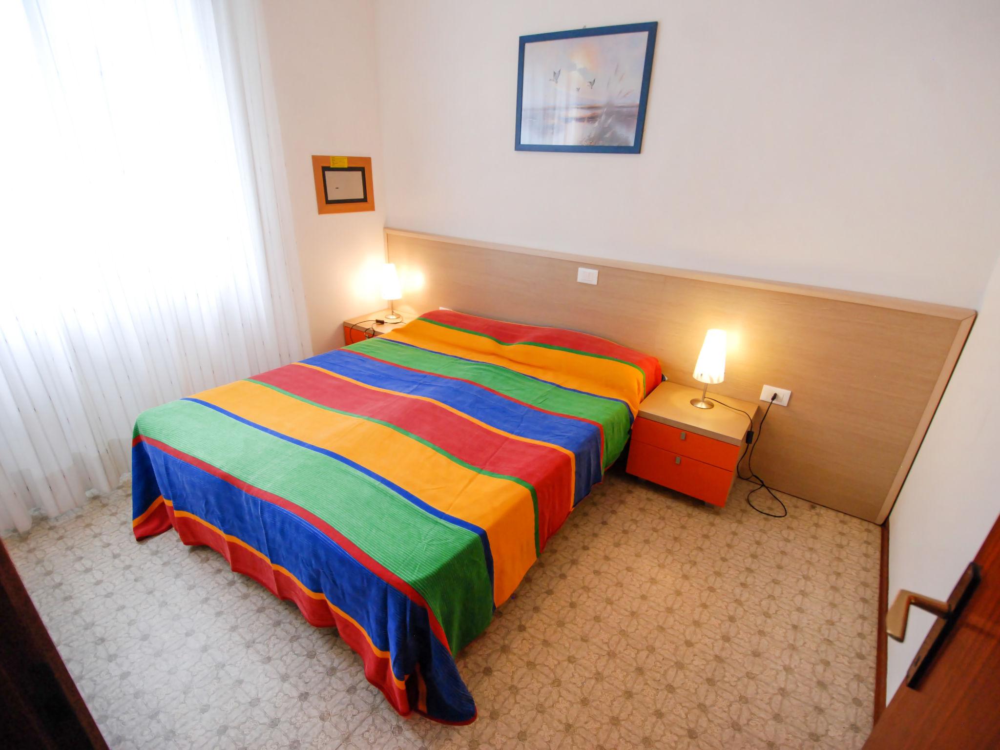 Foto 11 - Apartment mit 1 Schlafzimmer in San Michele al Tagliamento mit schwimmbad und blick aufs meer