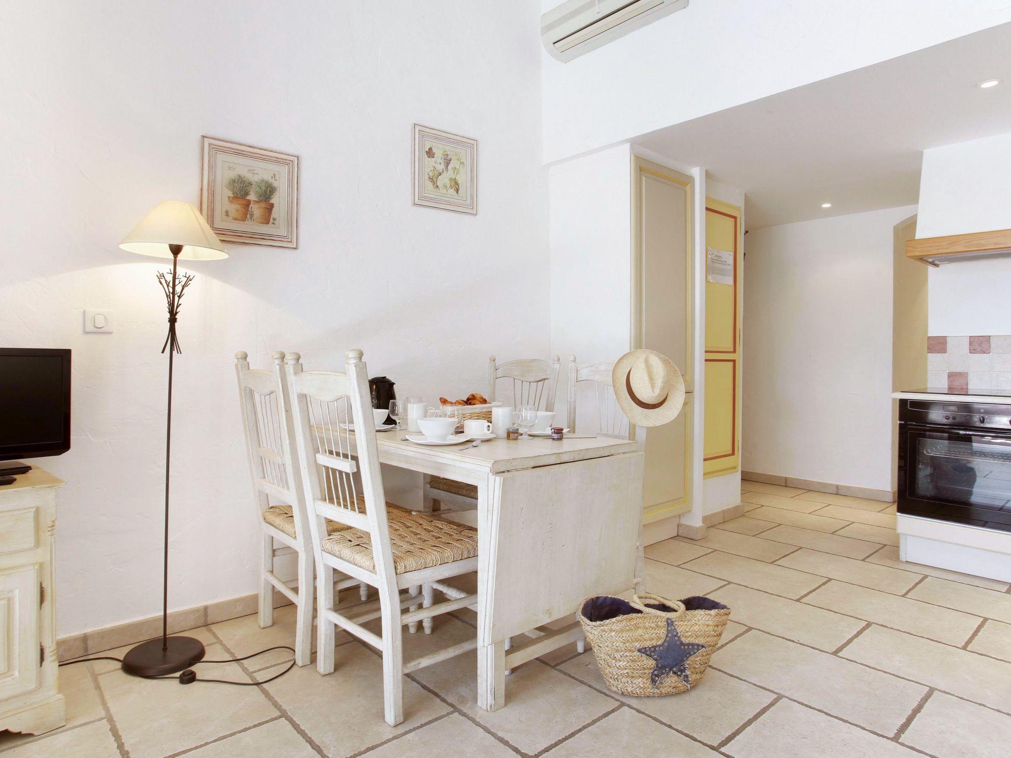 Photo 9 - 2 bedroom House in Gordes with swimming pool and terrace