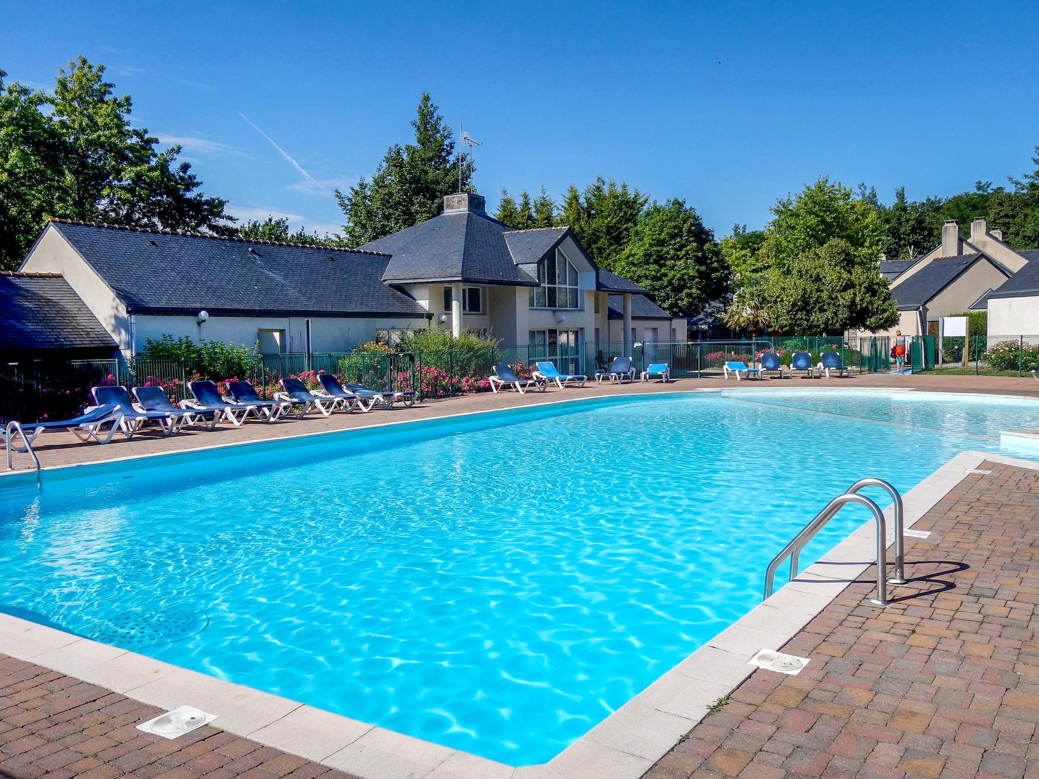 Foto 15 - Haus mit 2 Schlafzimmern in Ploemel mit schwimmbad und blick aufs meer