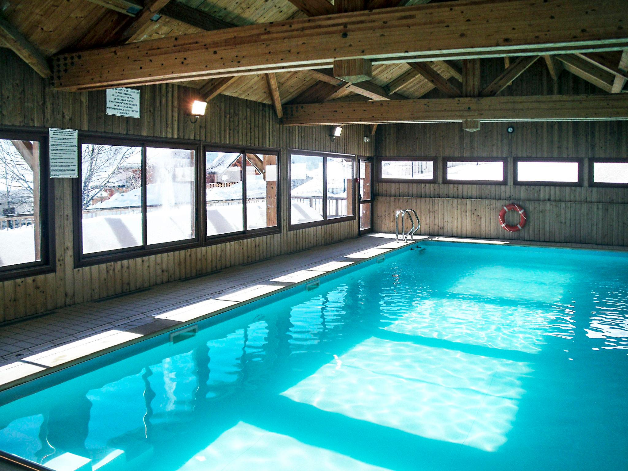 Foto 2 - Appartamento con 1 camera da letto a Fontcouverte-la-Toussuire con piscina e vista sulle montagne