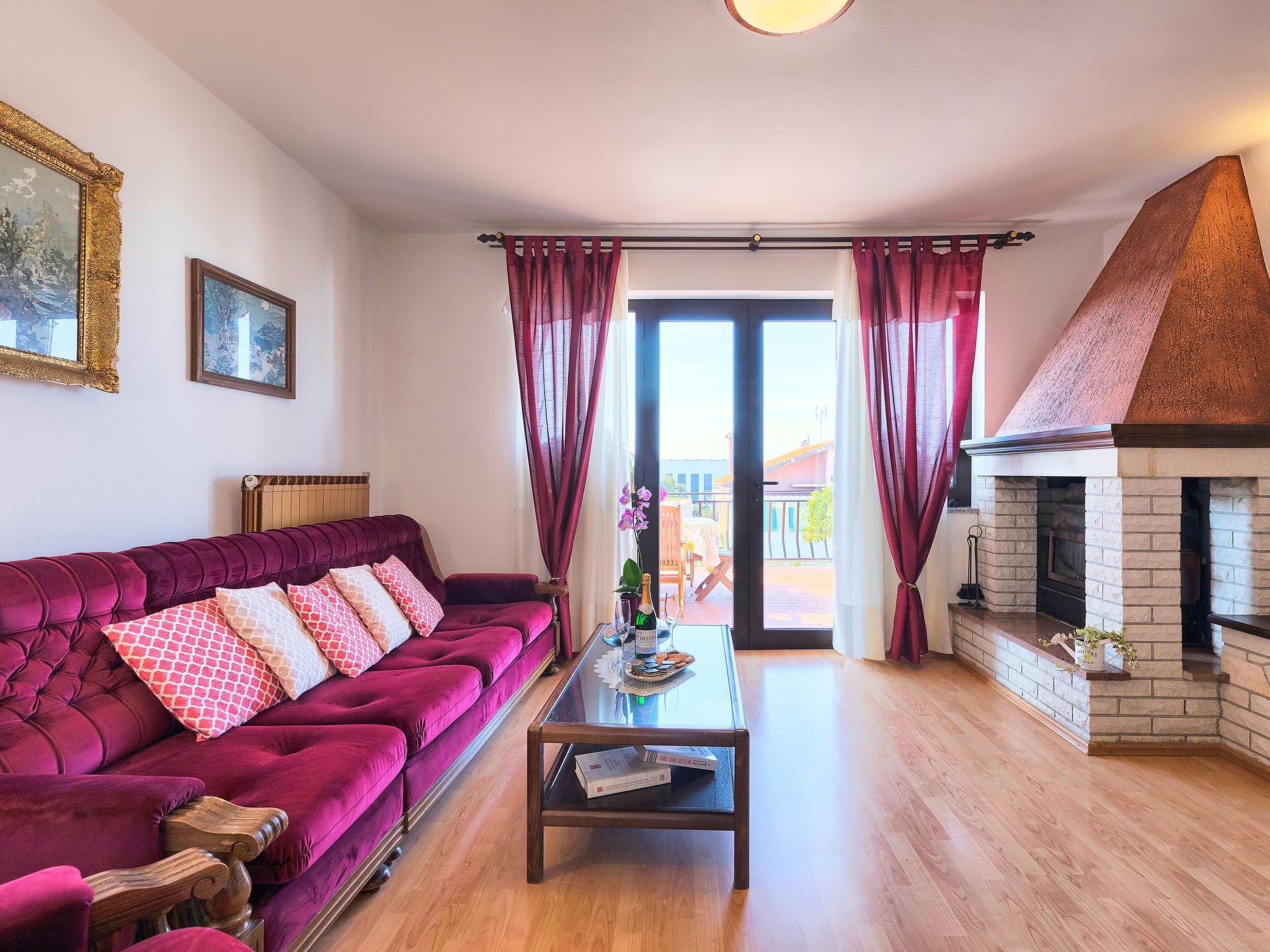 Foto 9 - Appartamento con 2 camere da letto a Novigrad con piscina privata e vista mare