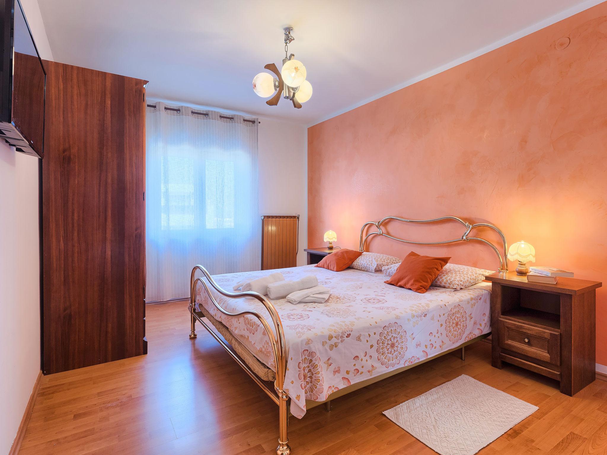 Foto 29 - Apartamento de 2 habitaciones en Novigrad con piscina privada y vistas al mar