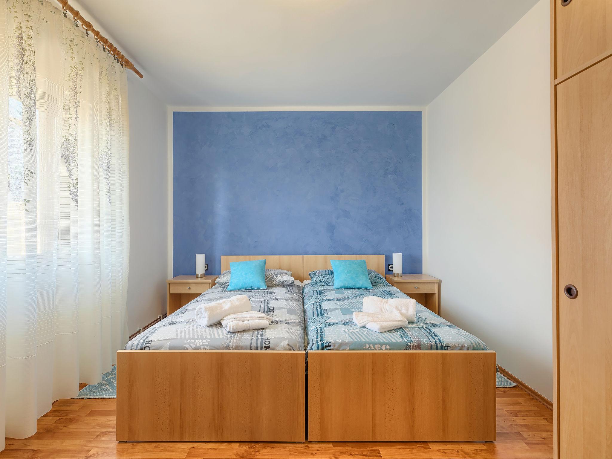 Foto 26 - Appartamento con 2 camere da letto a Novigrad con piscina privata e vista mare