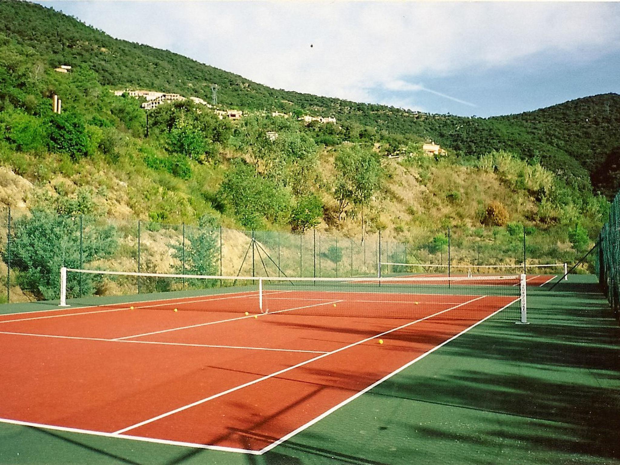 Photo 2 - Appartement de 2 chambres à Cavalaire-sur-Mer avec piscine et vues à la mer