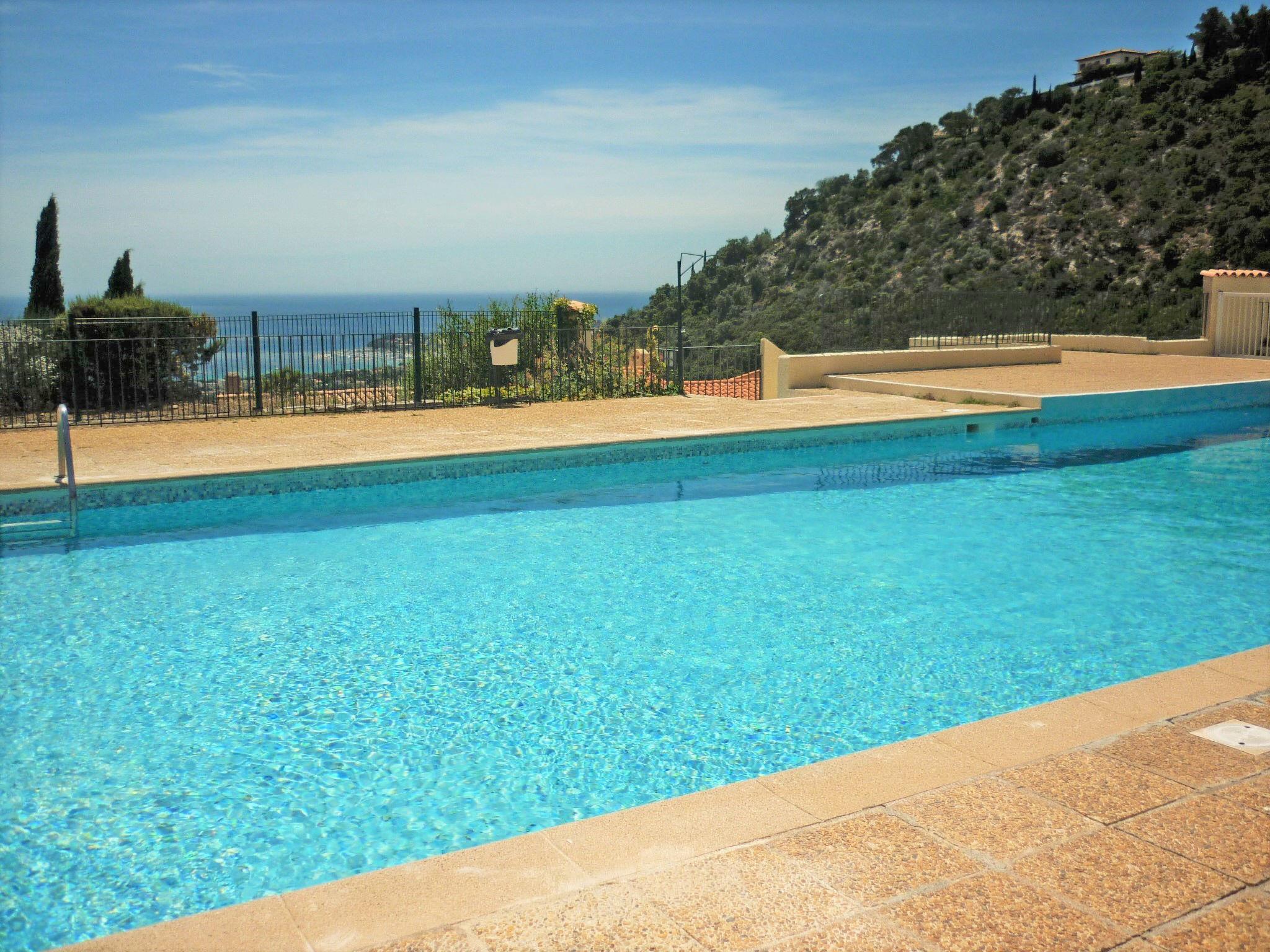 Foto 23 - Apartamento de 2 quartos em Cavalaire-sur-Mer com piscina e vistas do mar