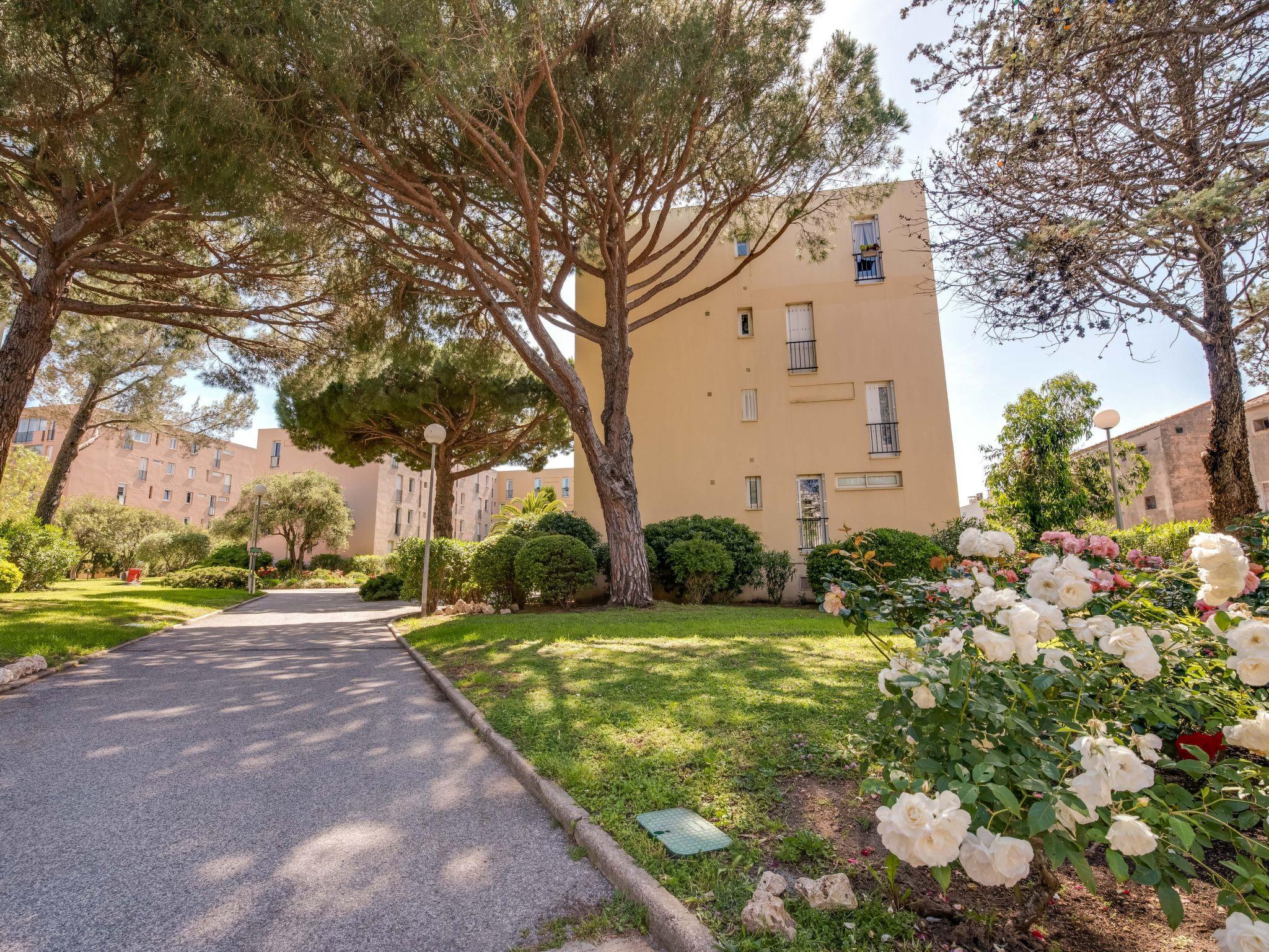 Foto 15 - Apartment mit 2 Schlafzimmern in Saint-Tropez mit terrasse und blick aufs meer